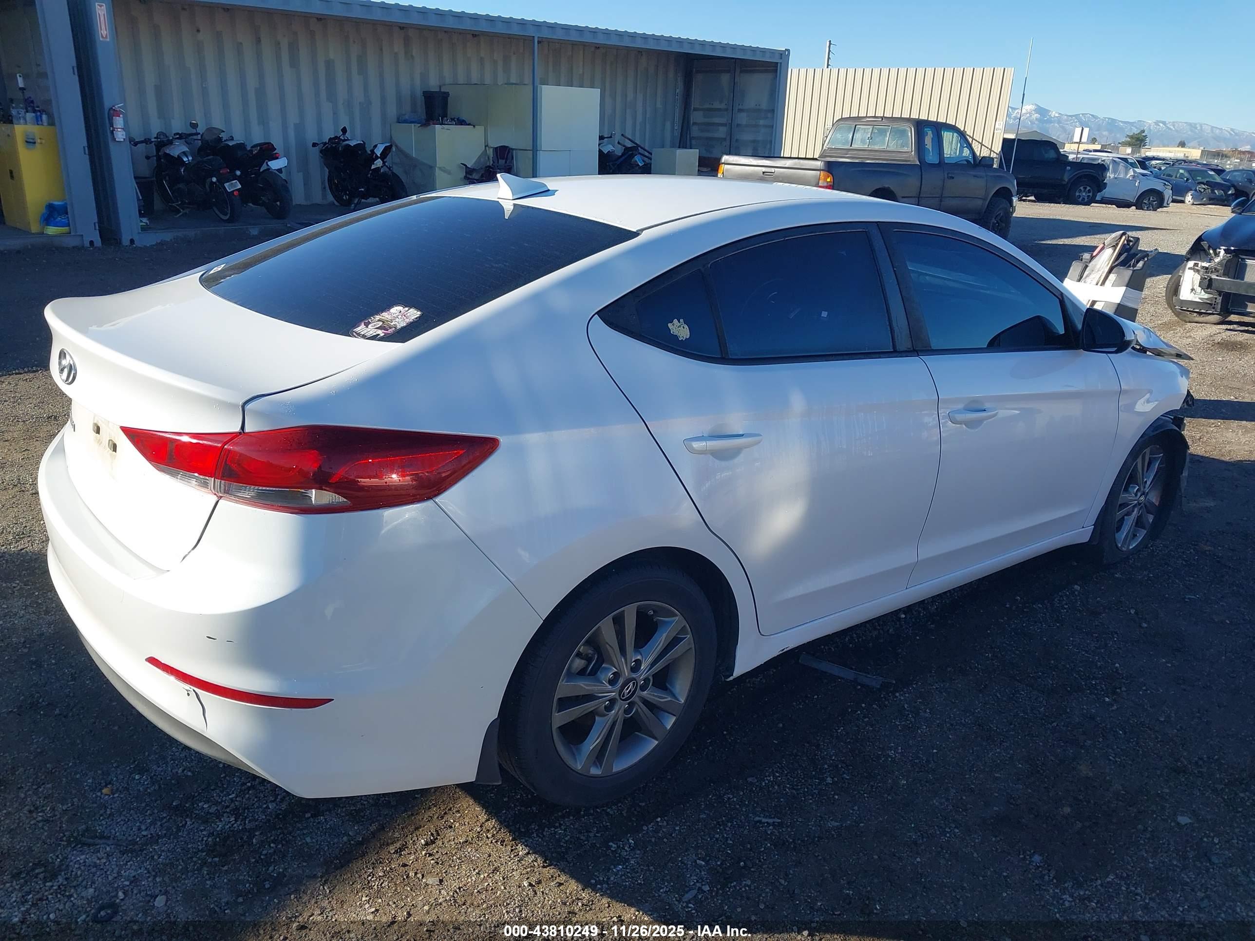 HYUNDAI ELANTRA image 4