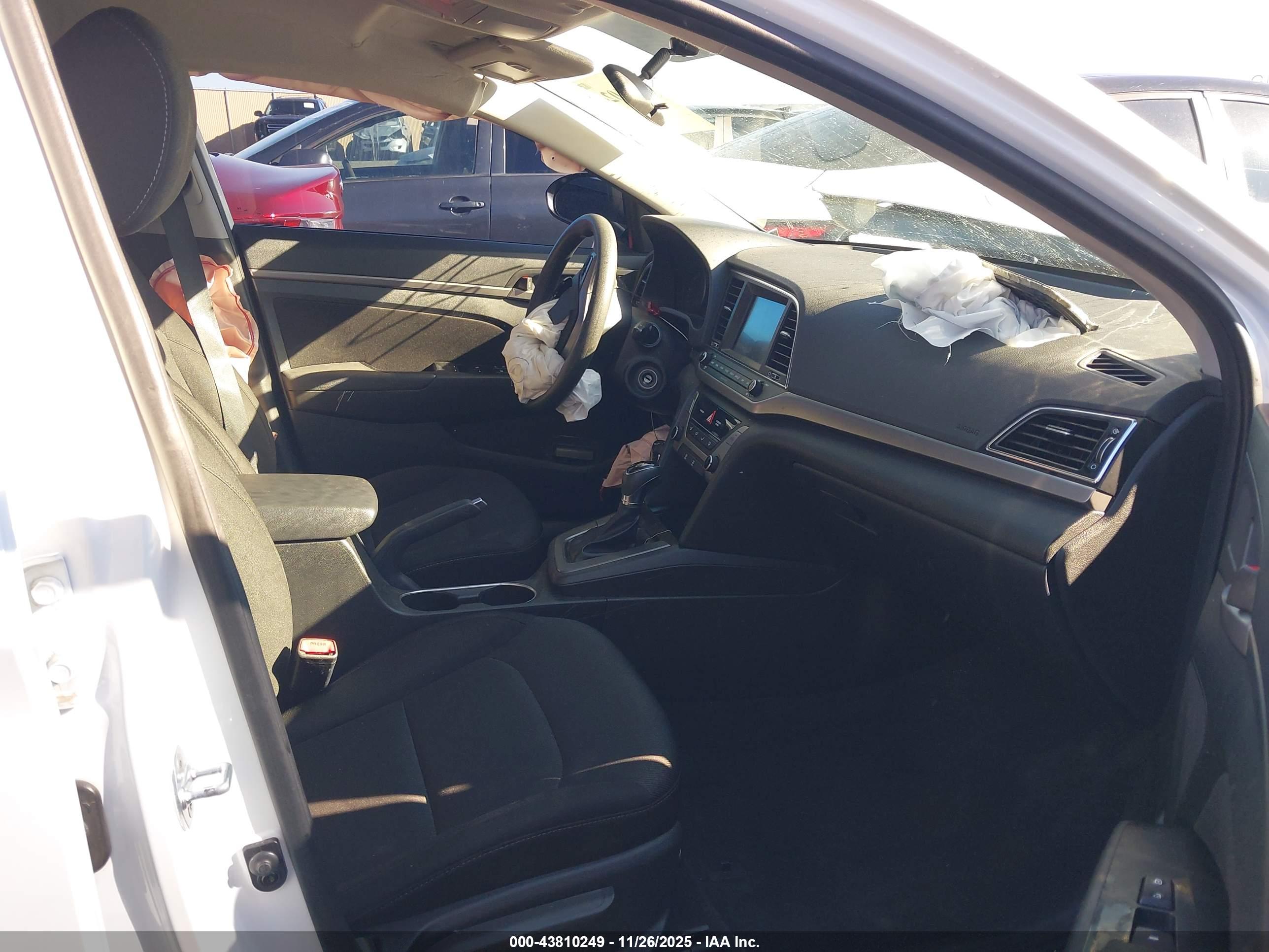 HYUNDAI ELANTRA image 5