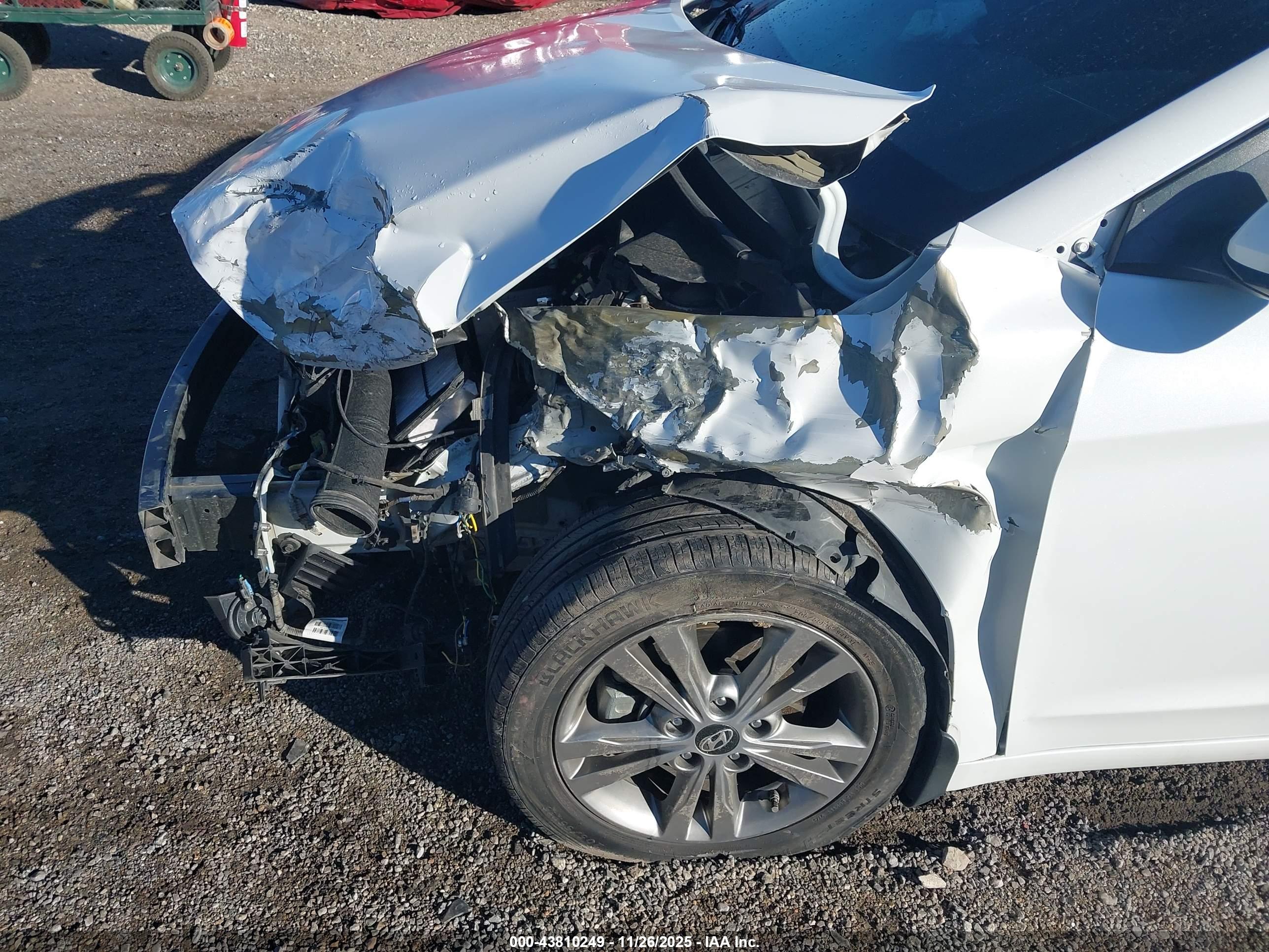 HYUNDAI ELANTRA image 6
