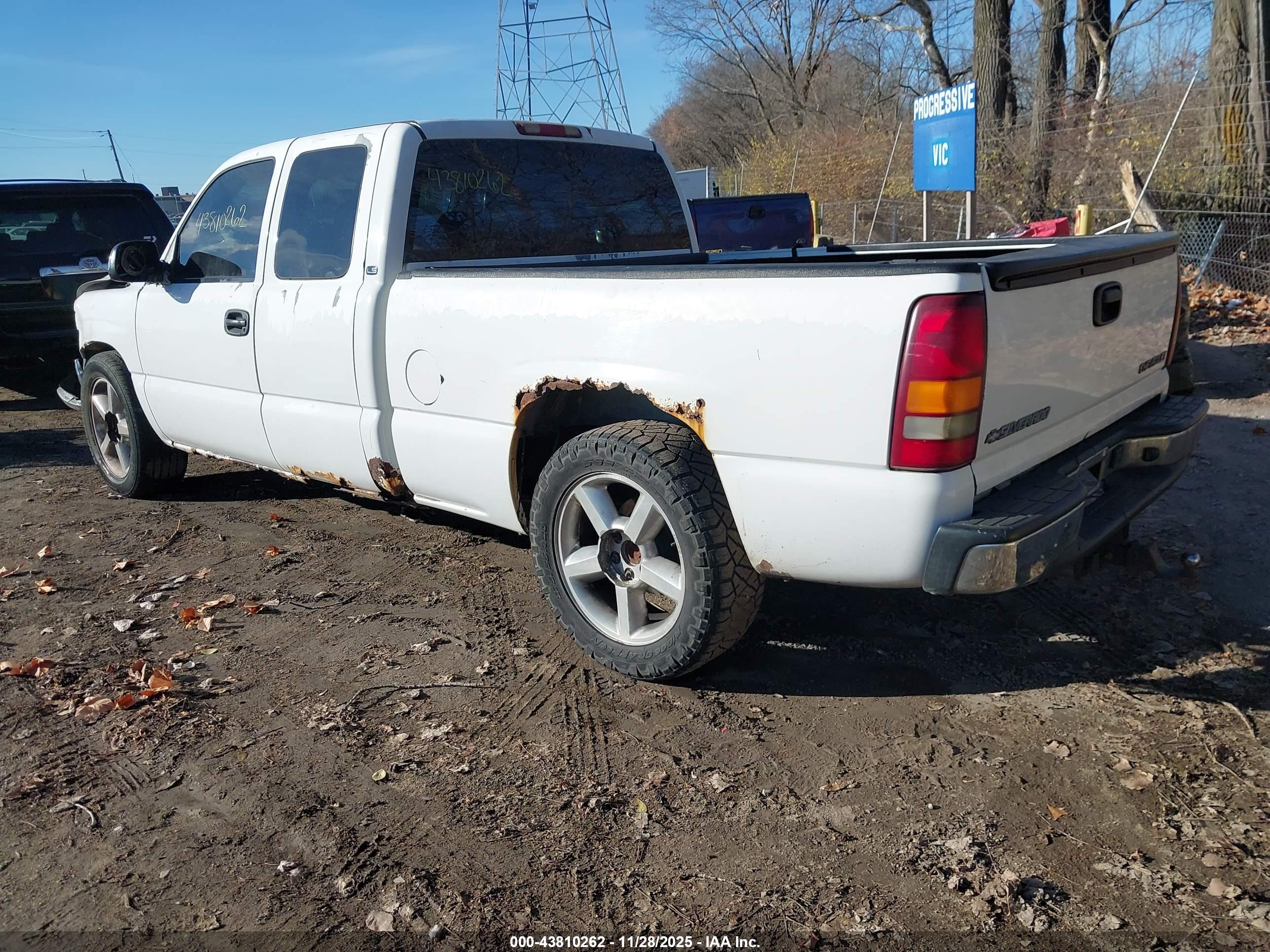 CHEVROLET SILVERADO image 3
