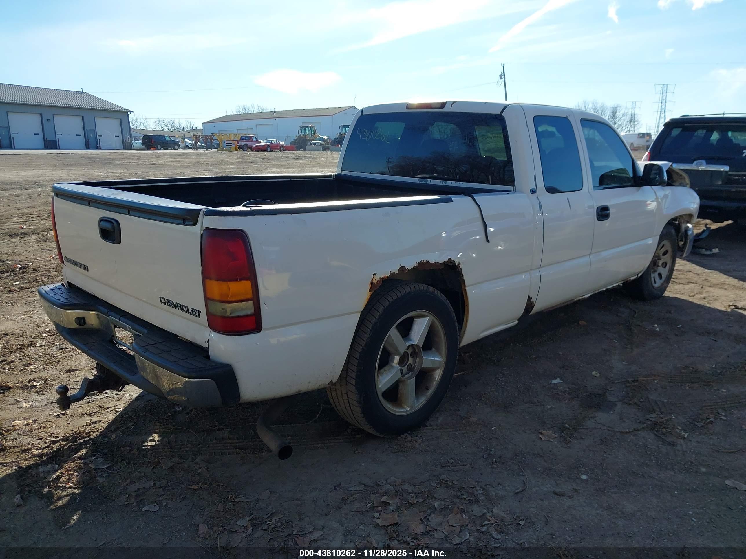 CHEVROLET SILVERADO image 4