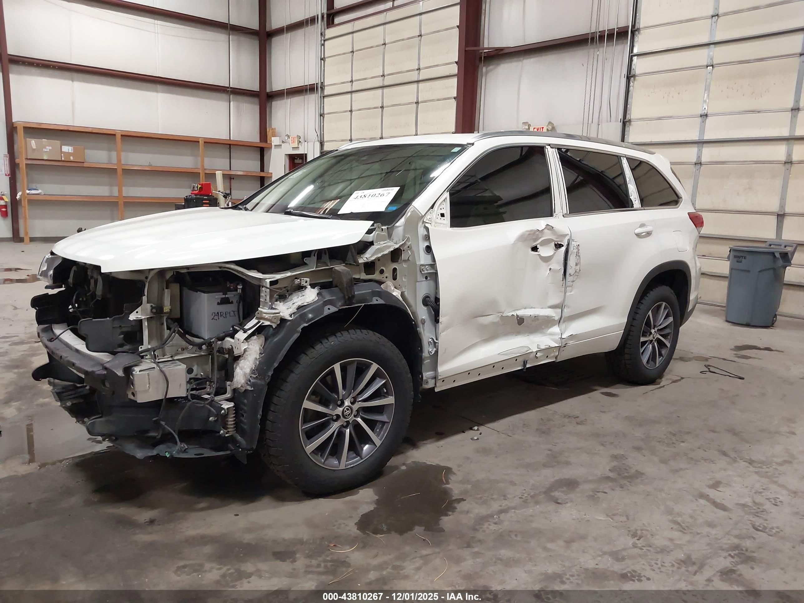 TOYOTA HIGHLANDER image 2