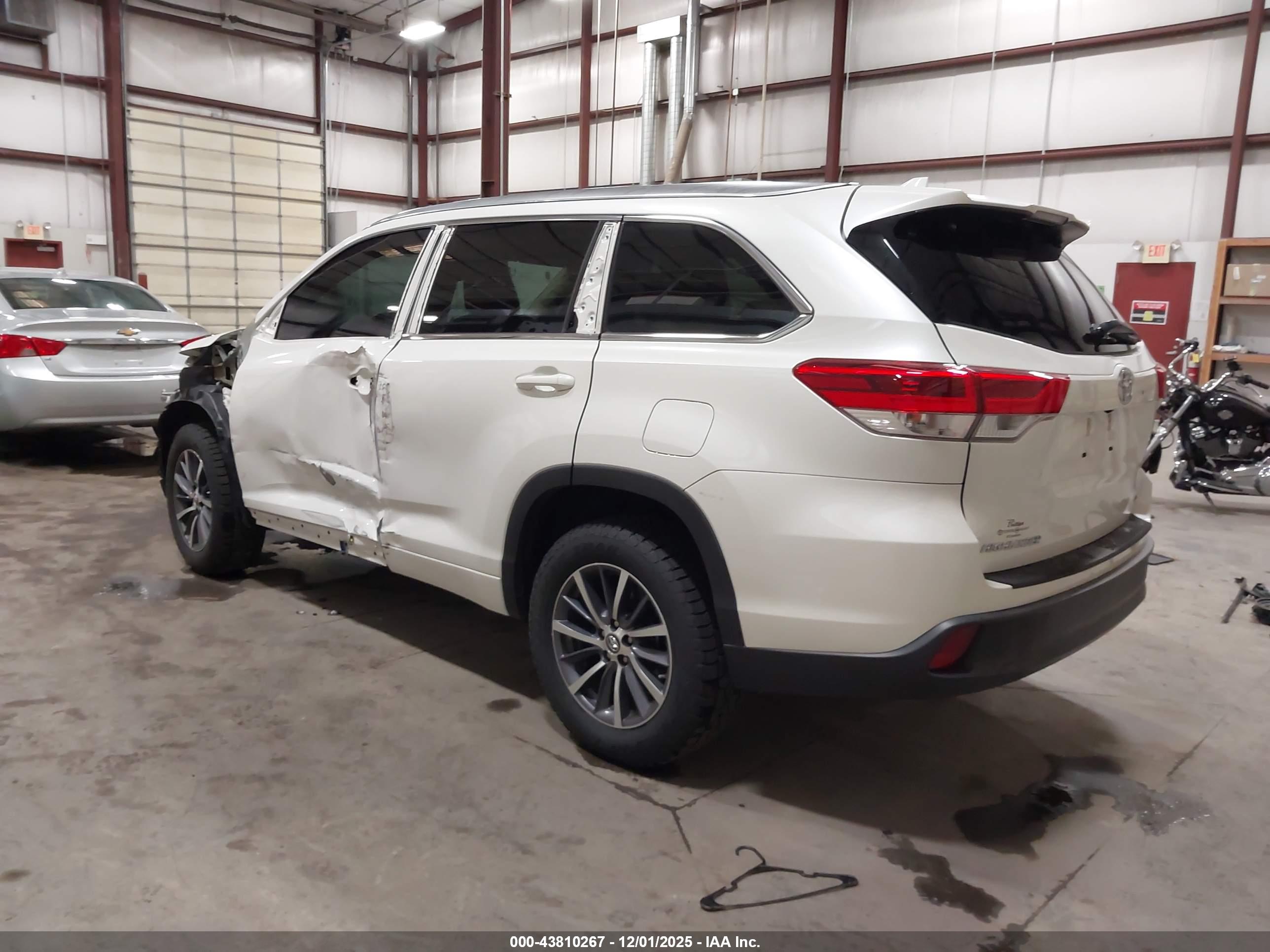 TOYOTA HIGHLANDER image 3