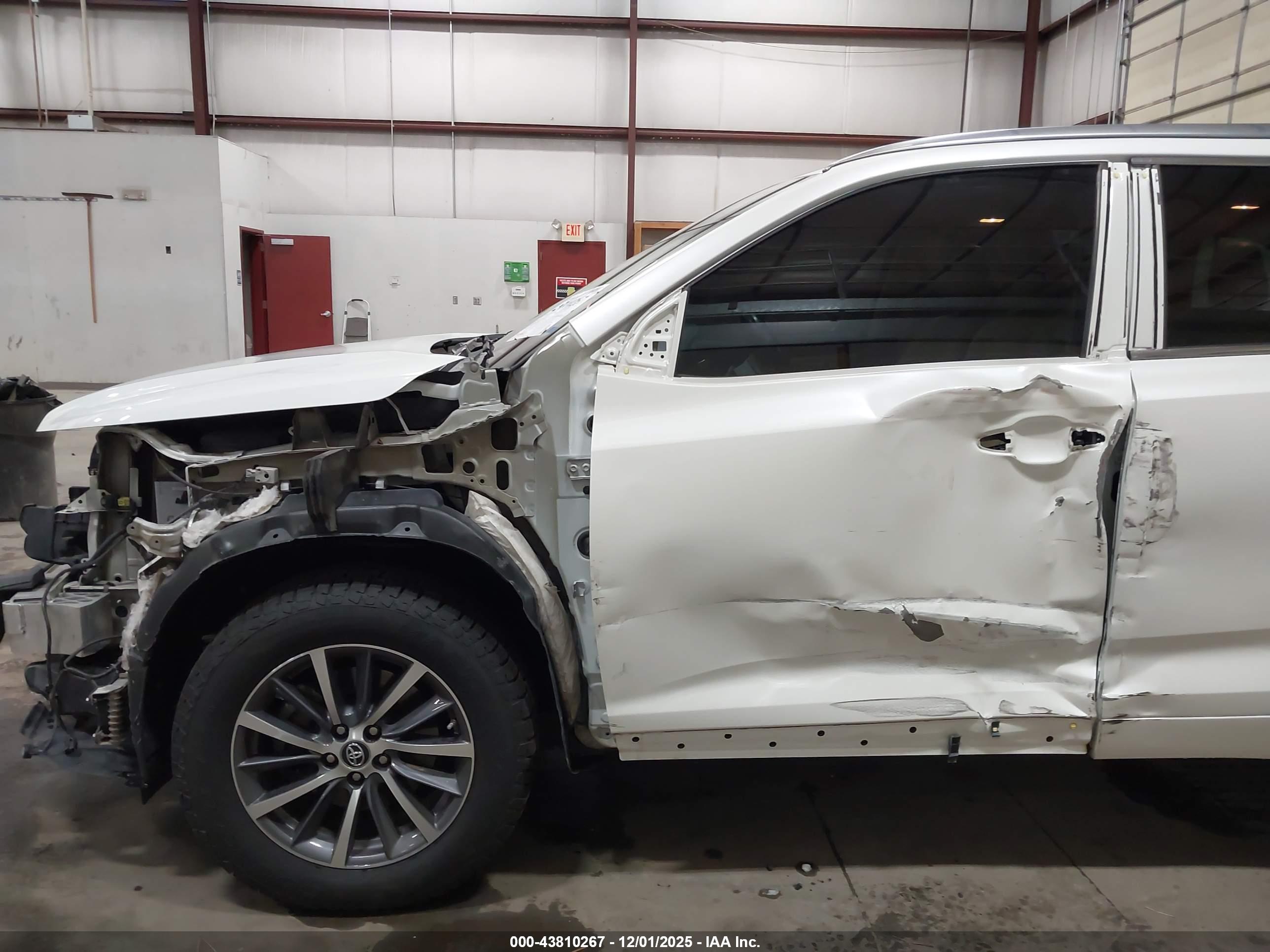 TOYOTA HIGHLANDER image 6