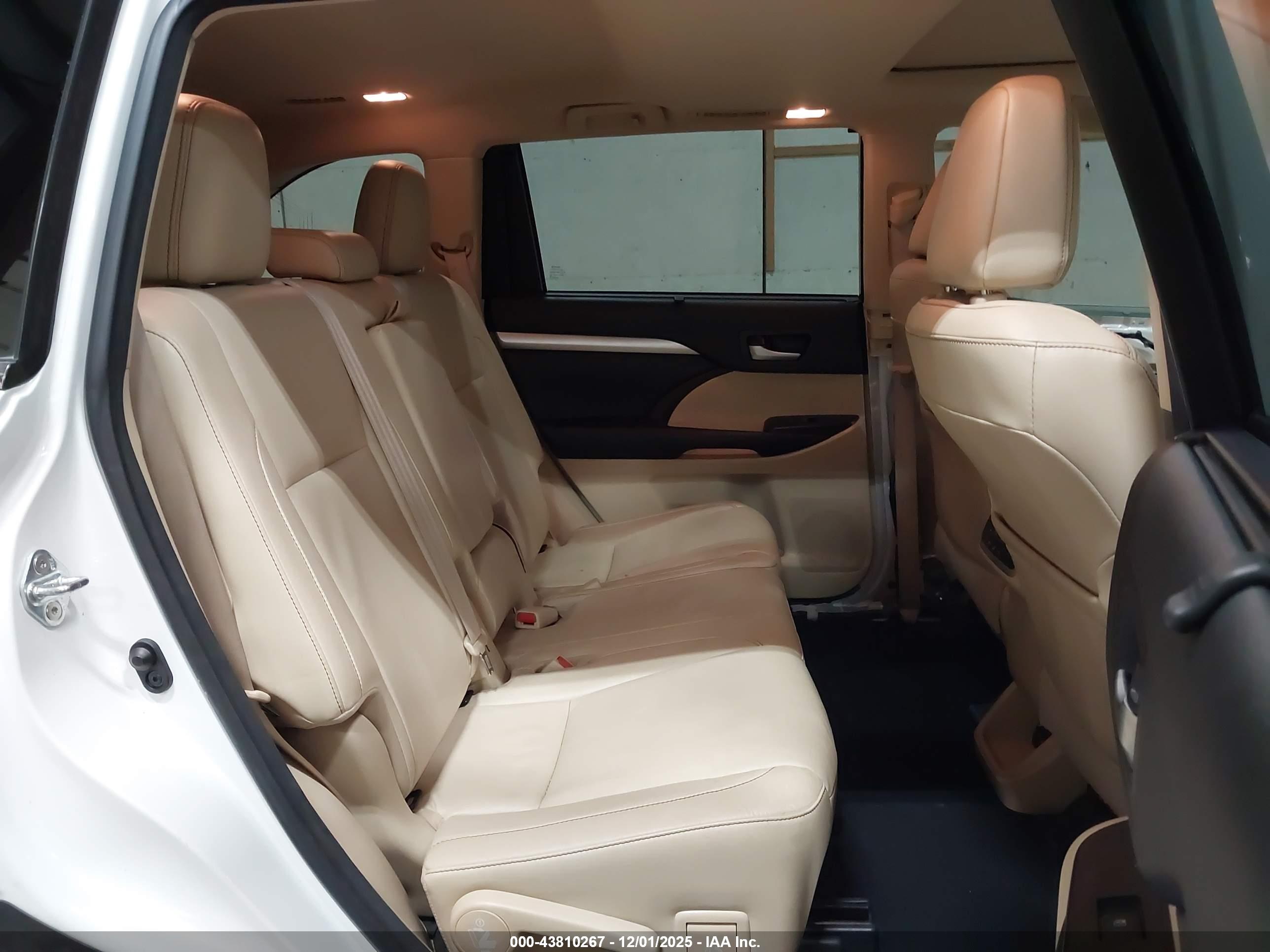 TOYOTA HIGHLANDER image 8