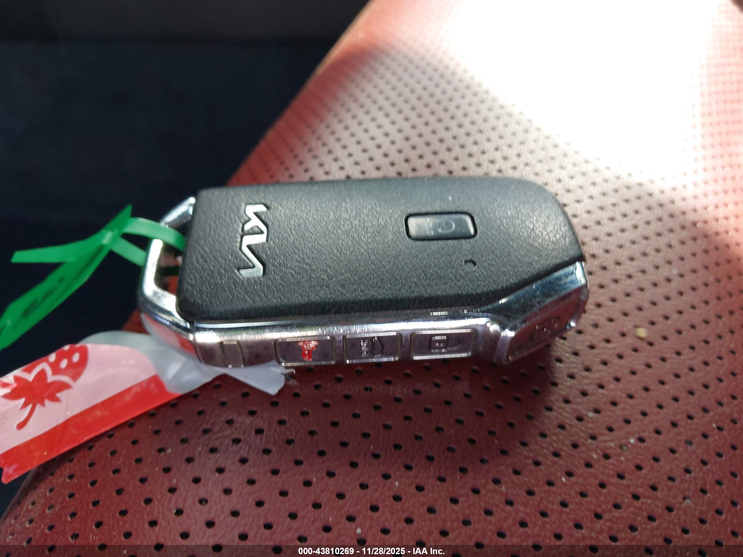 KIA K5 image 11