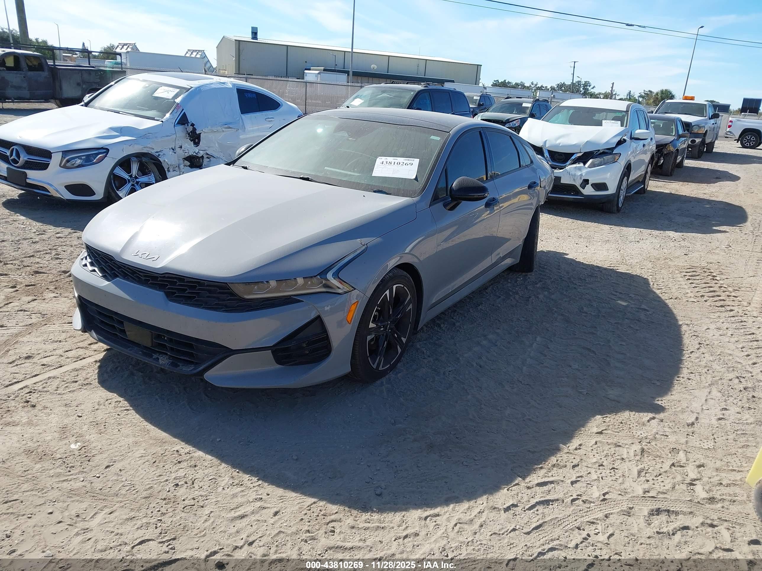 KIA K5 image 2