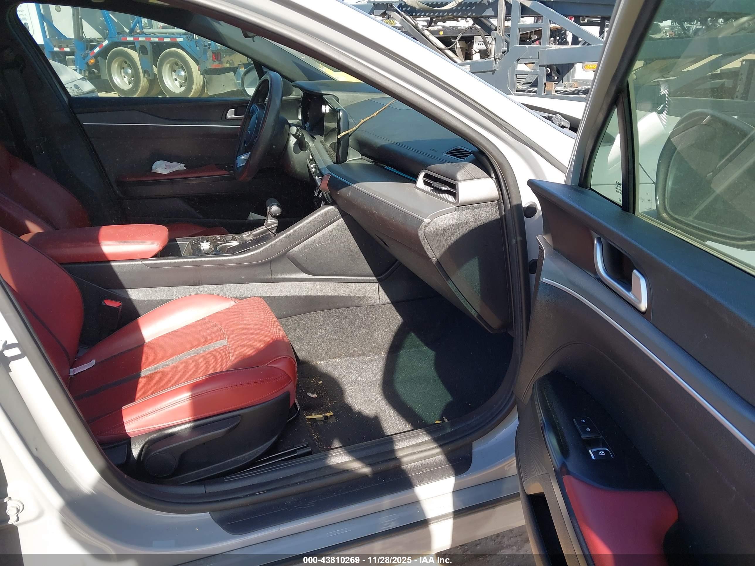 KIA K5 image 5
