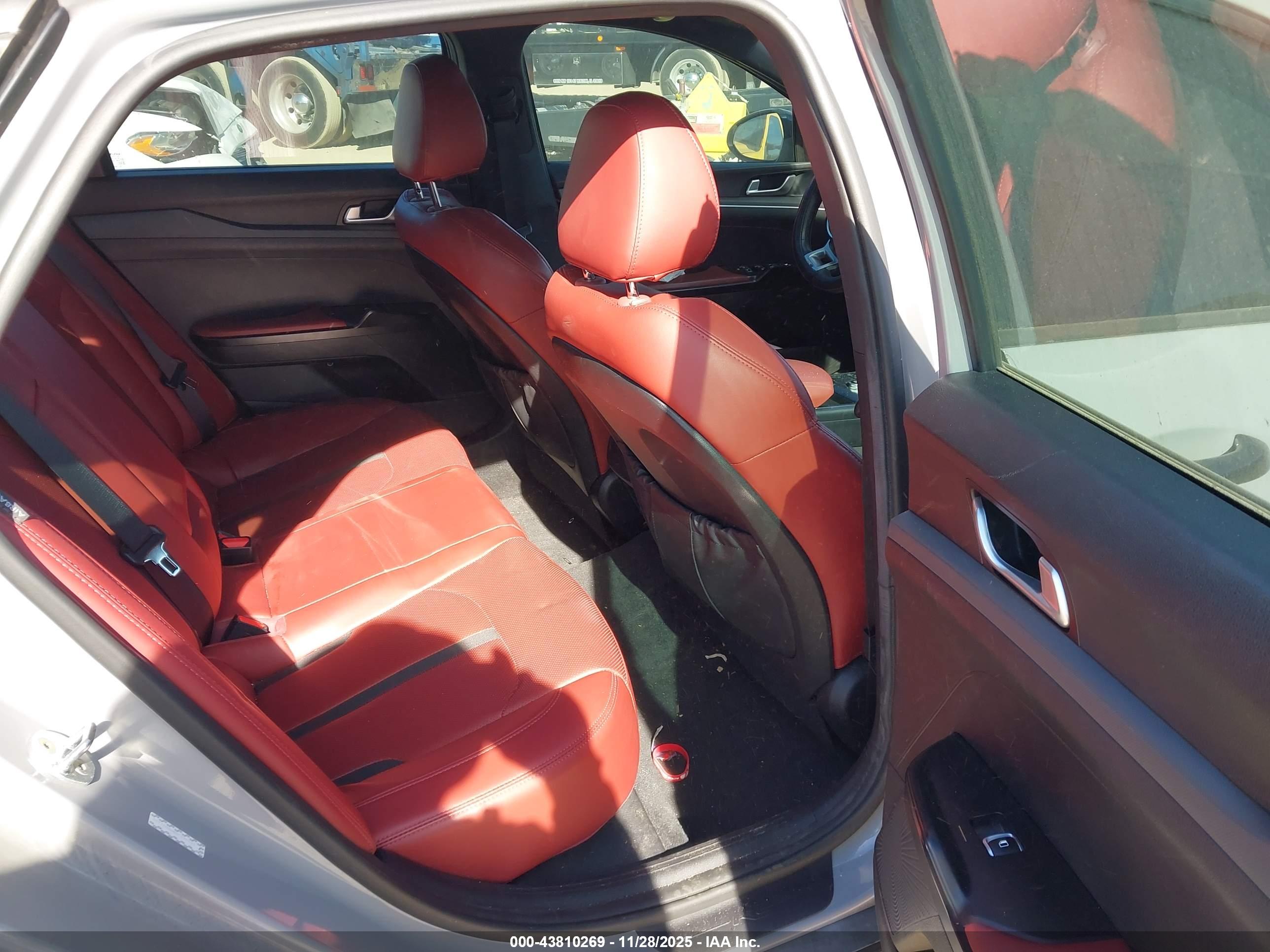 KIA K5 image 8