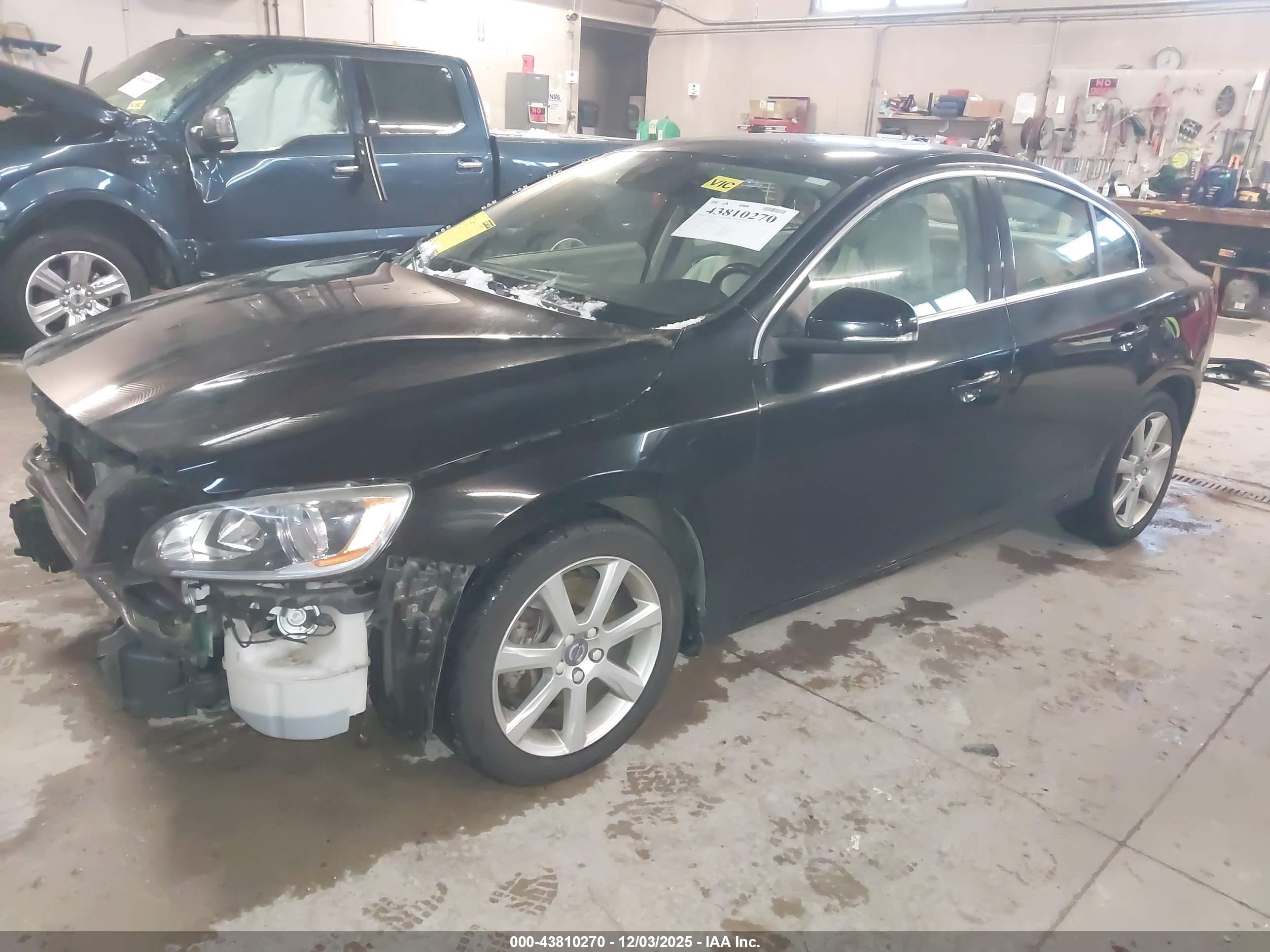 VOLVO S60 image 2