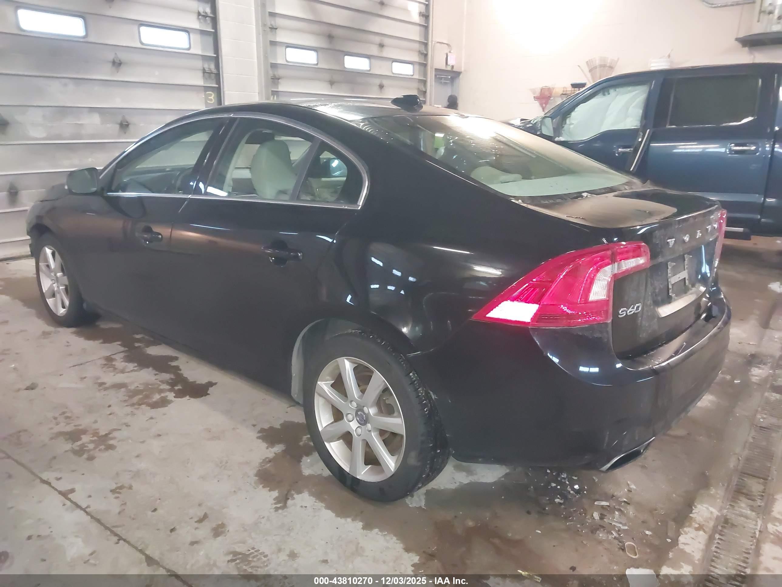 VOLVO S60 image 3