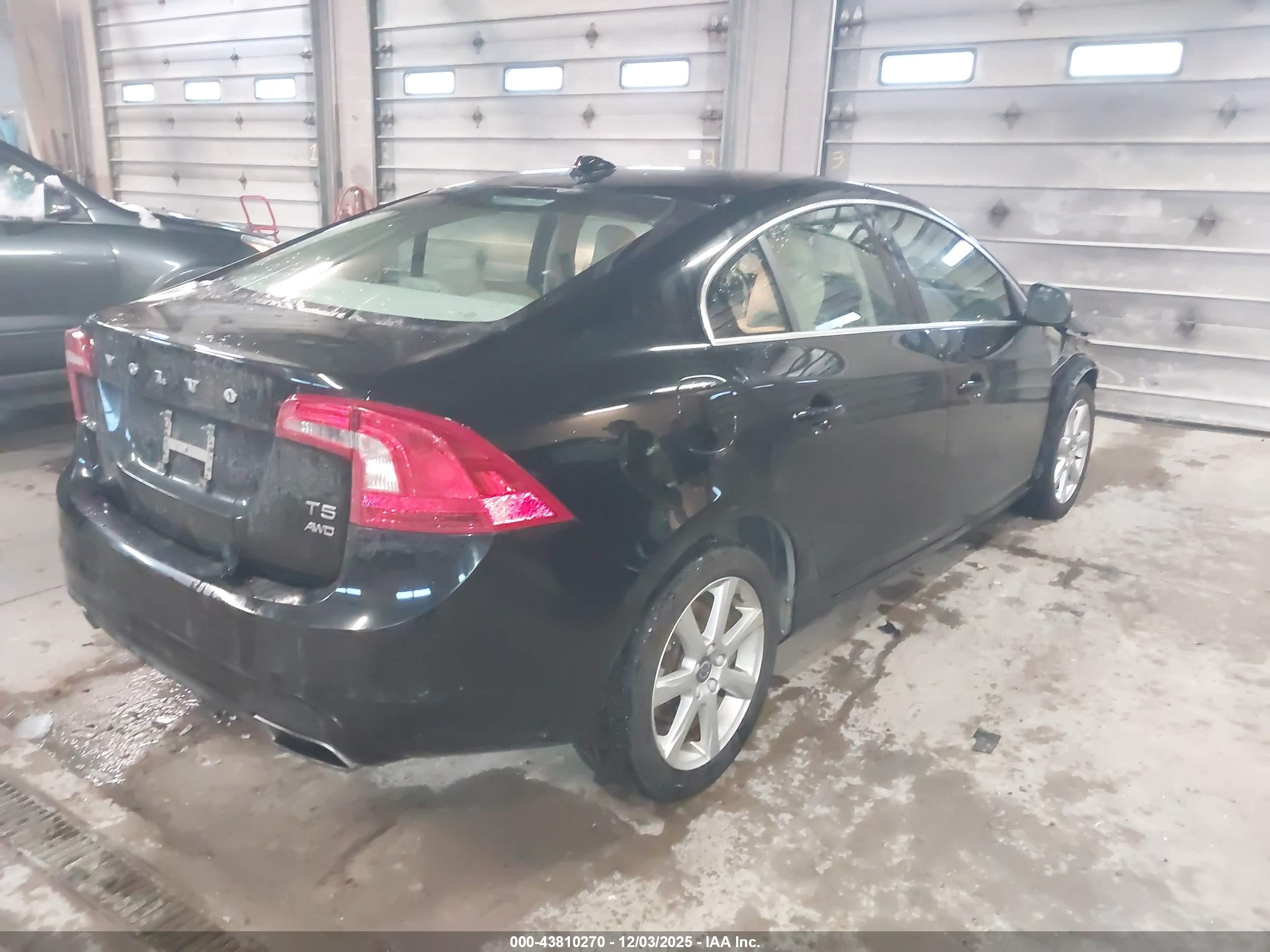 VOLVO S60 image 4
