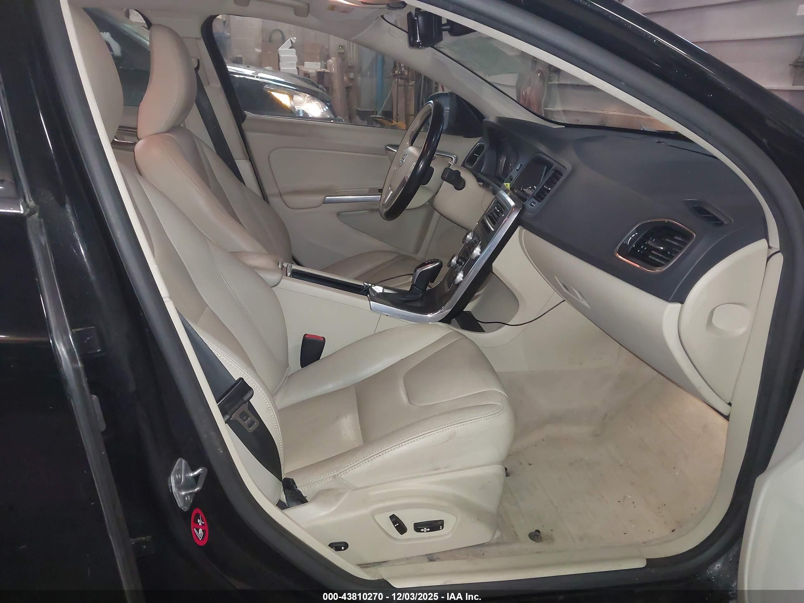 VOLVO S60 image 5