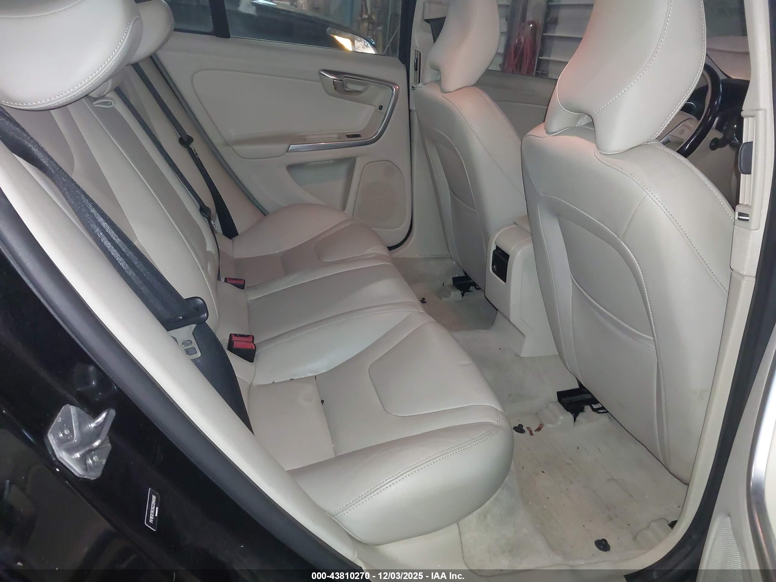 VOLVO S60 image 8