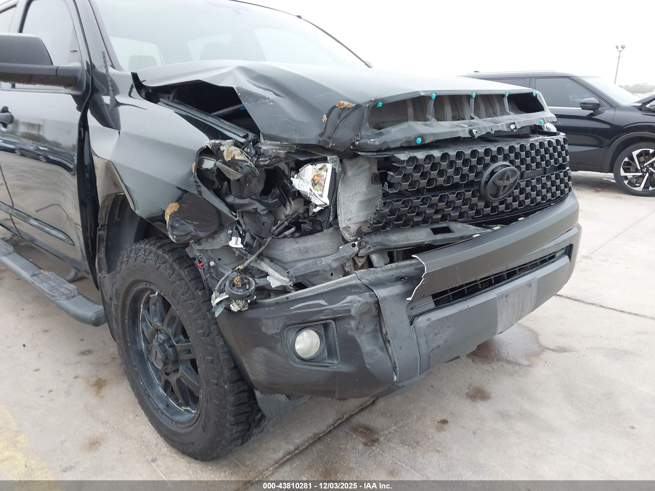 TOYOTA TUNDRA image 6
