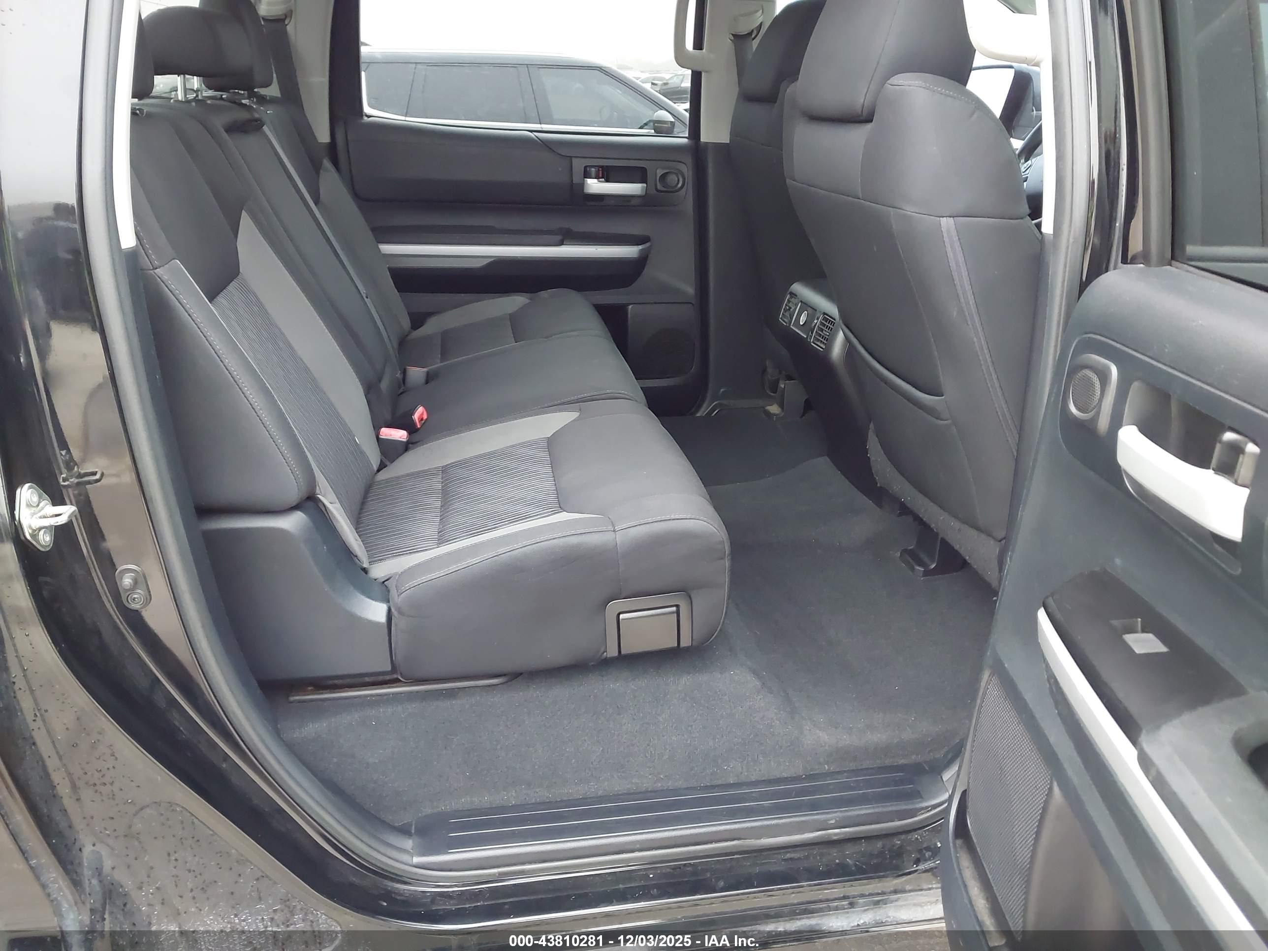 TOYOTA TUNDRA image 8