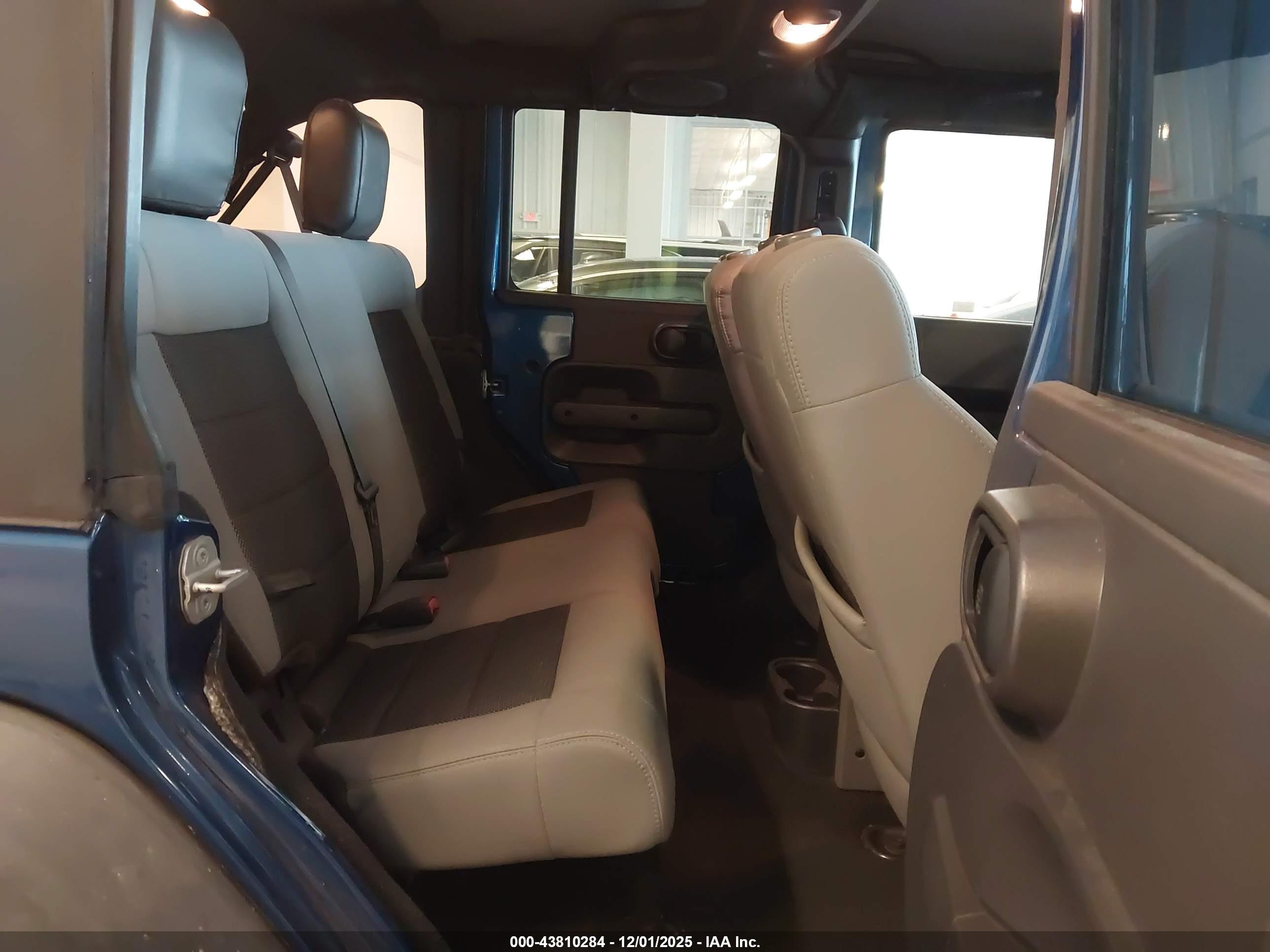 JEEP WRANGLER image 8