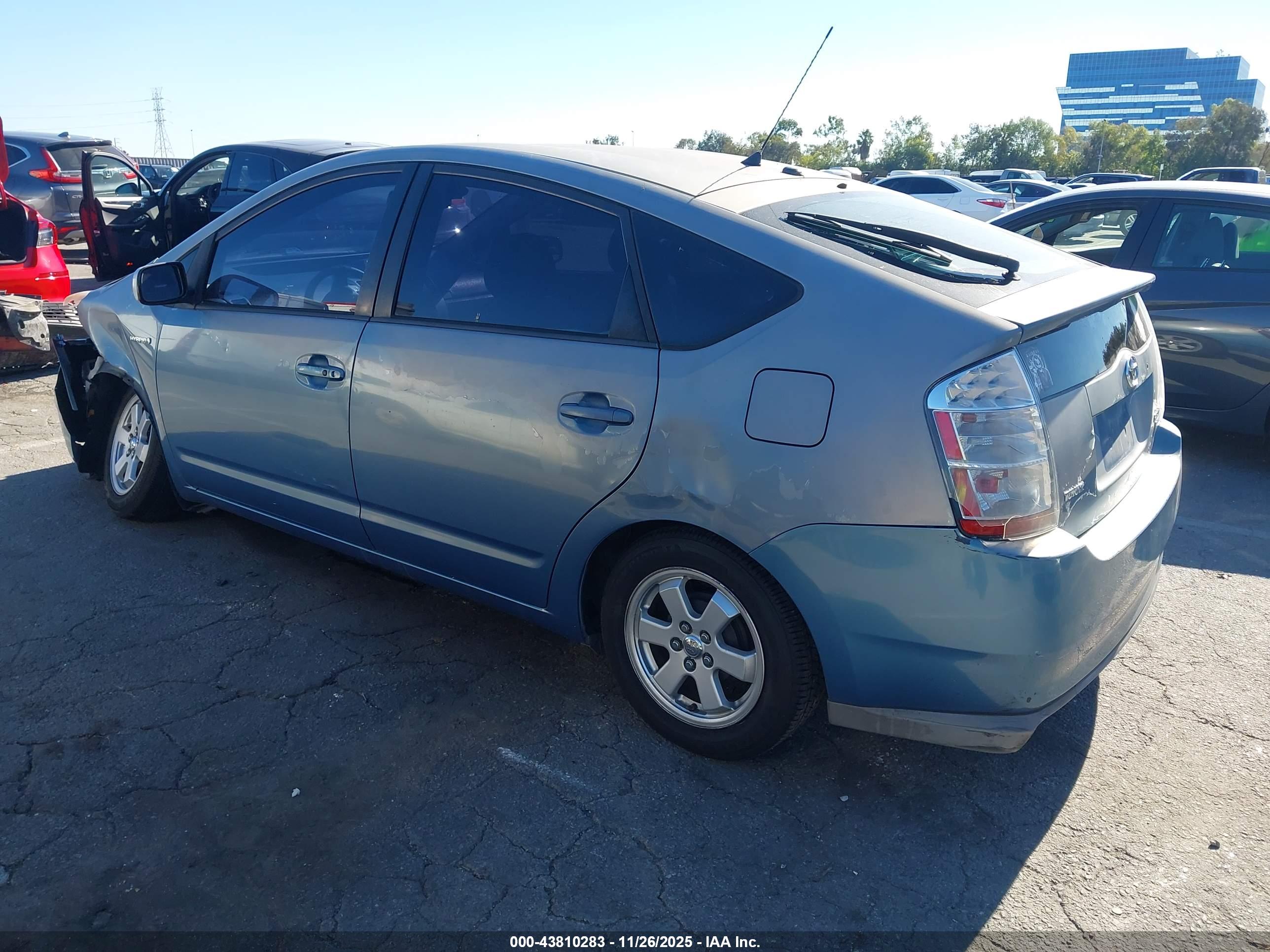 TOYOTA PRIUS image 3