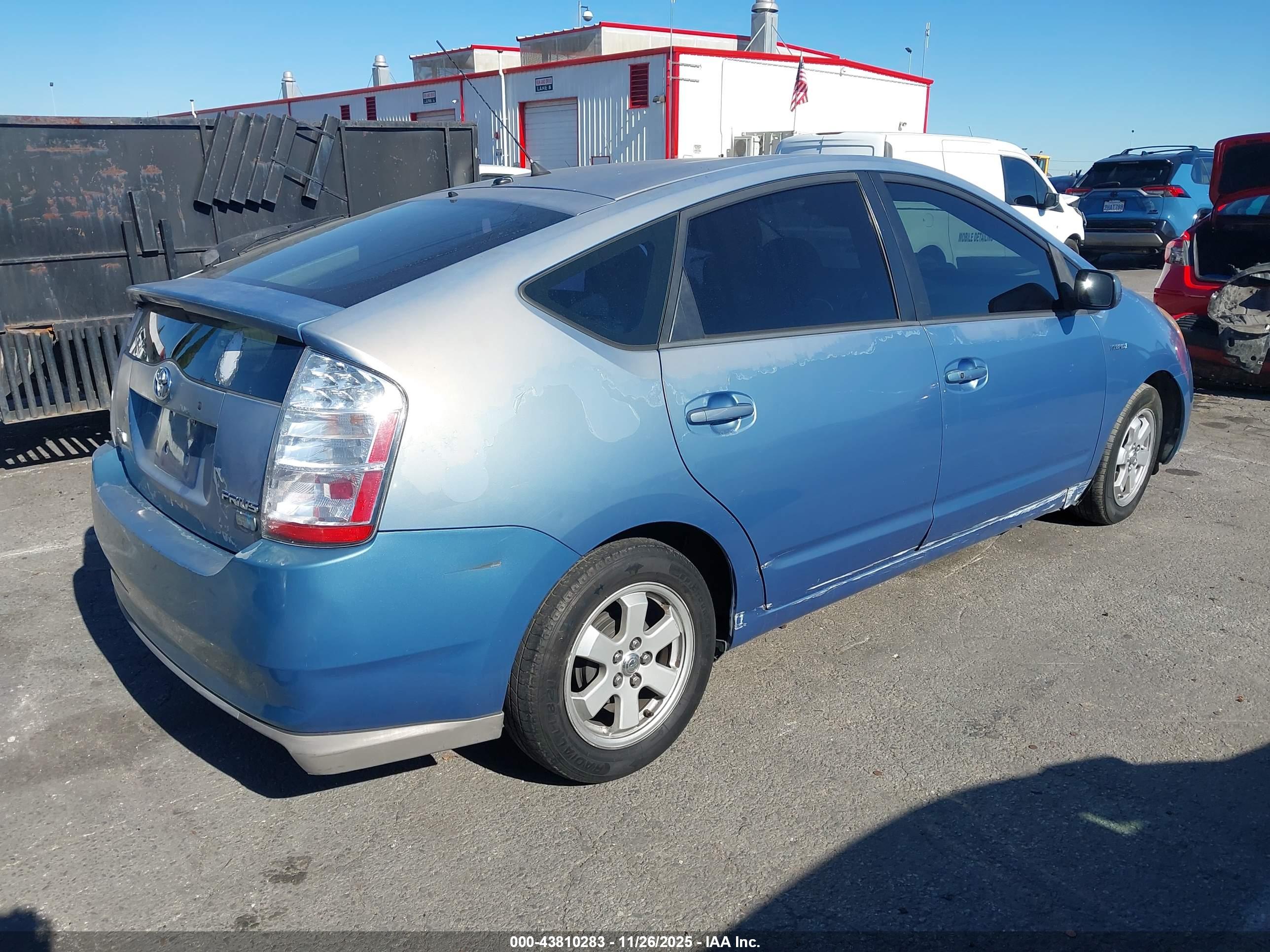 TOYOTA PRIUS image 4
