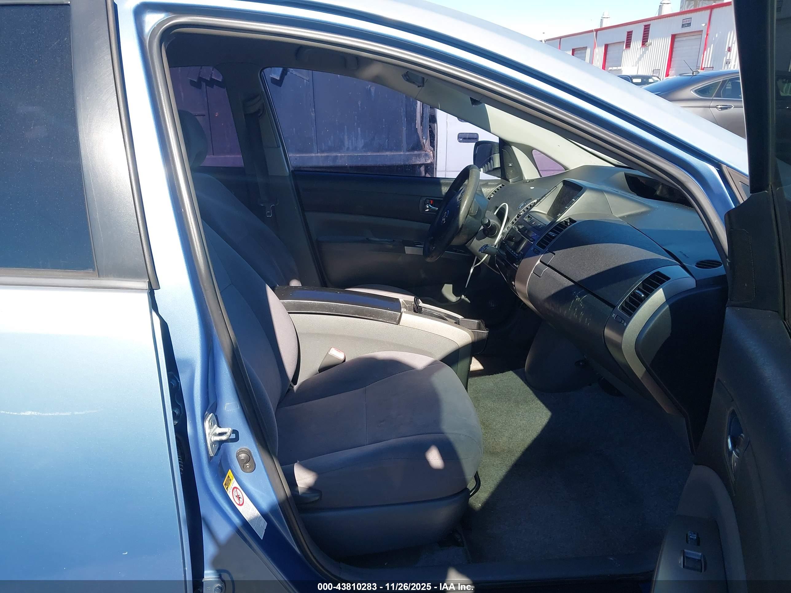 TOYOTA PRIUS image 5