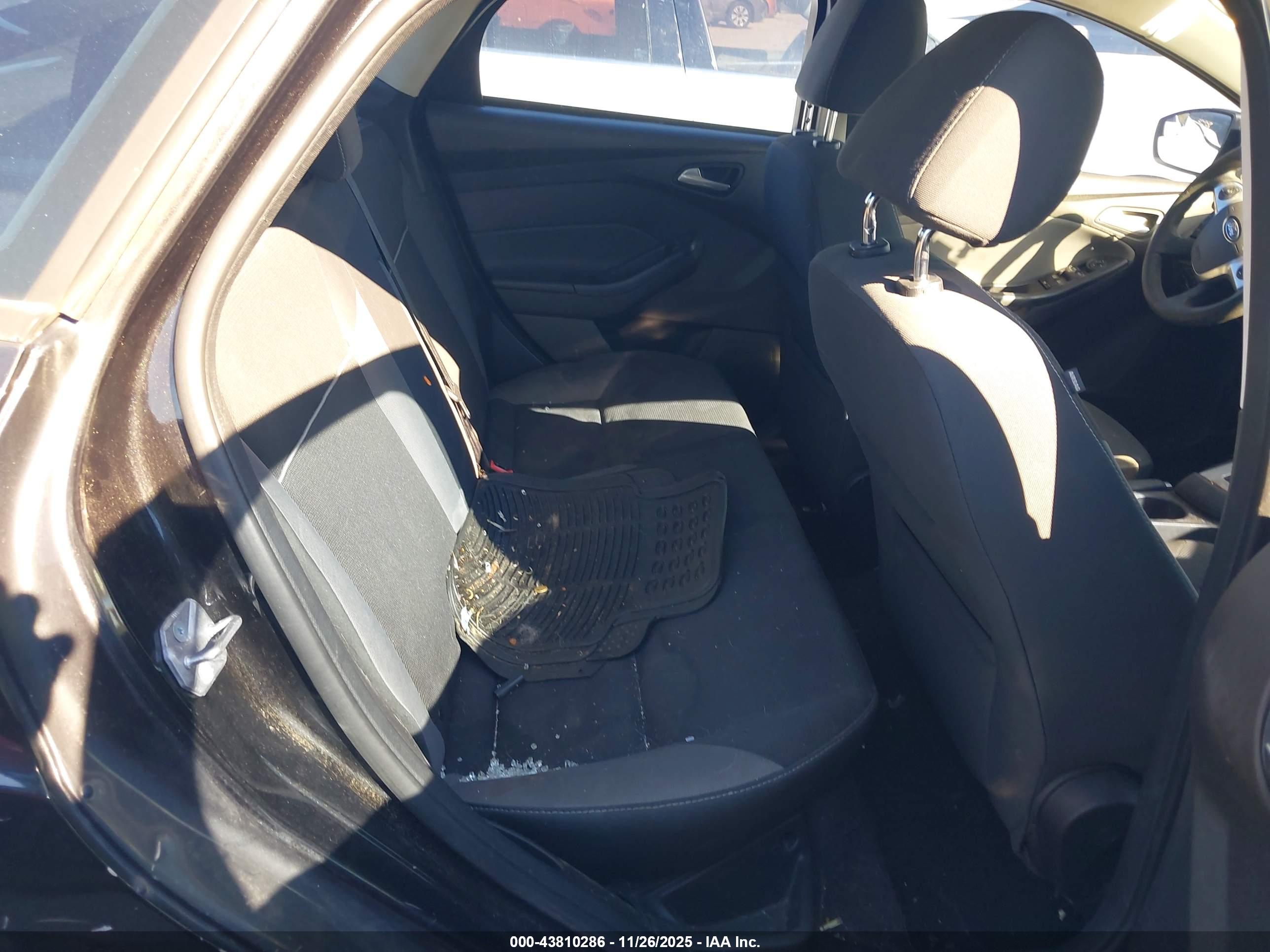 FORD FOCUS image 8