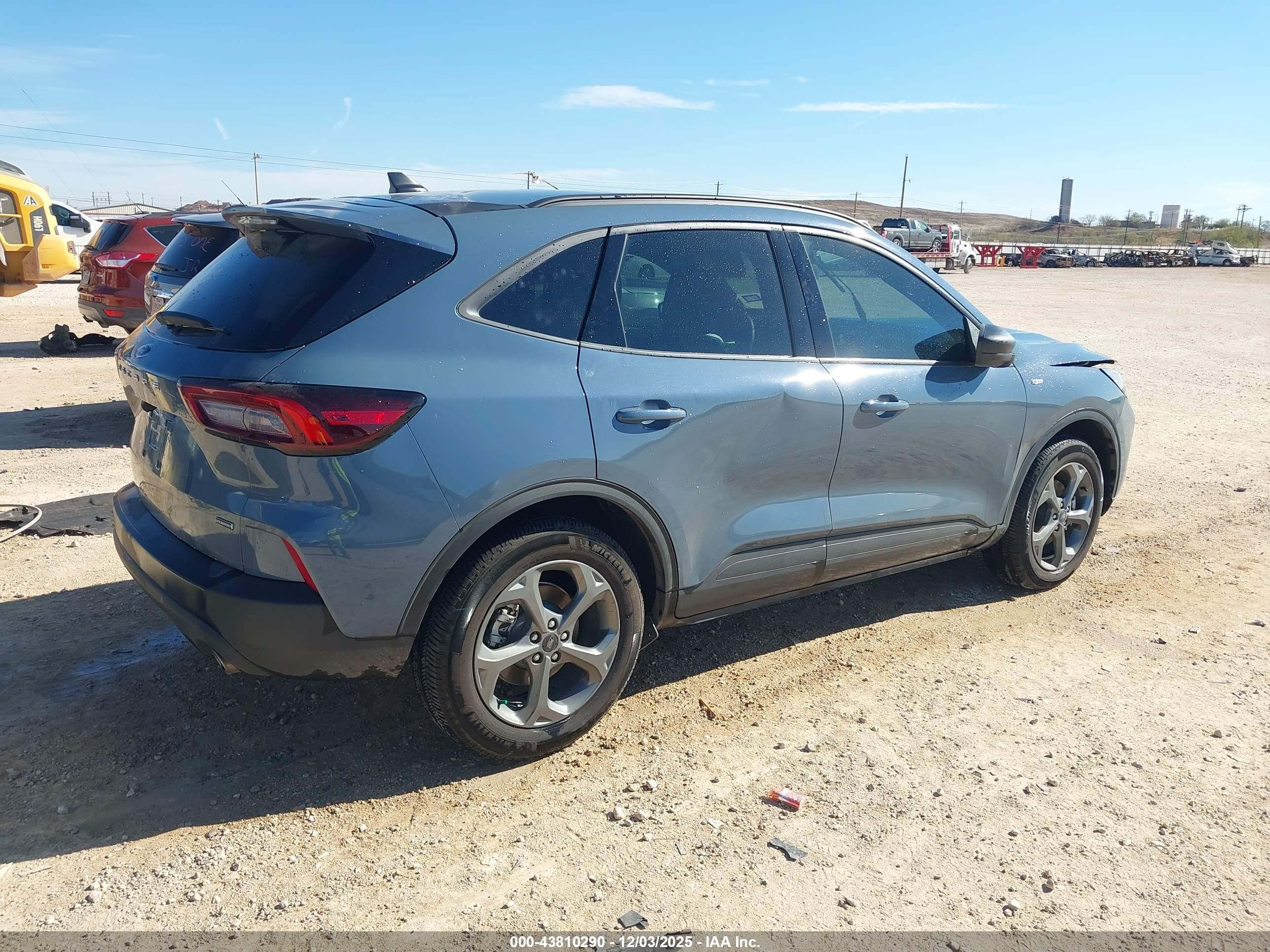 FORD ESCAPE image 4