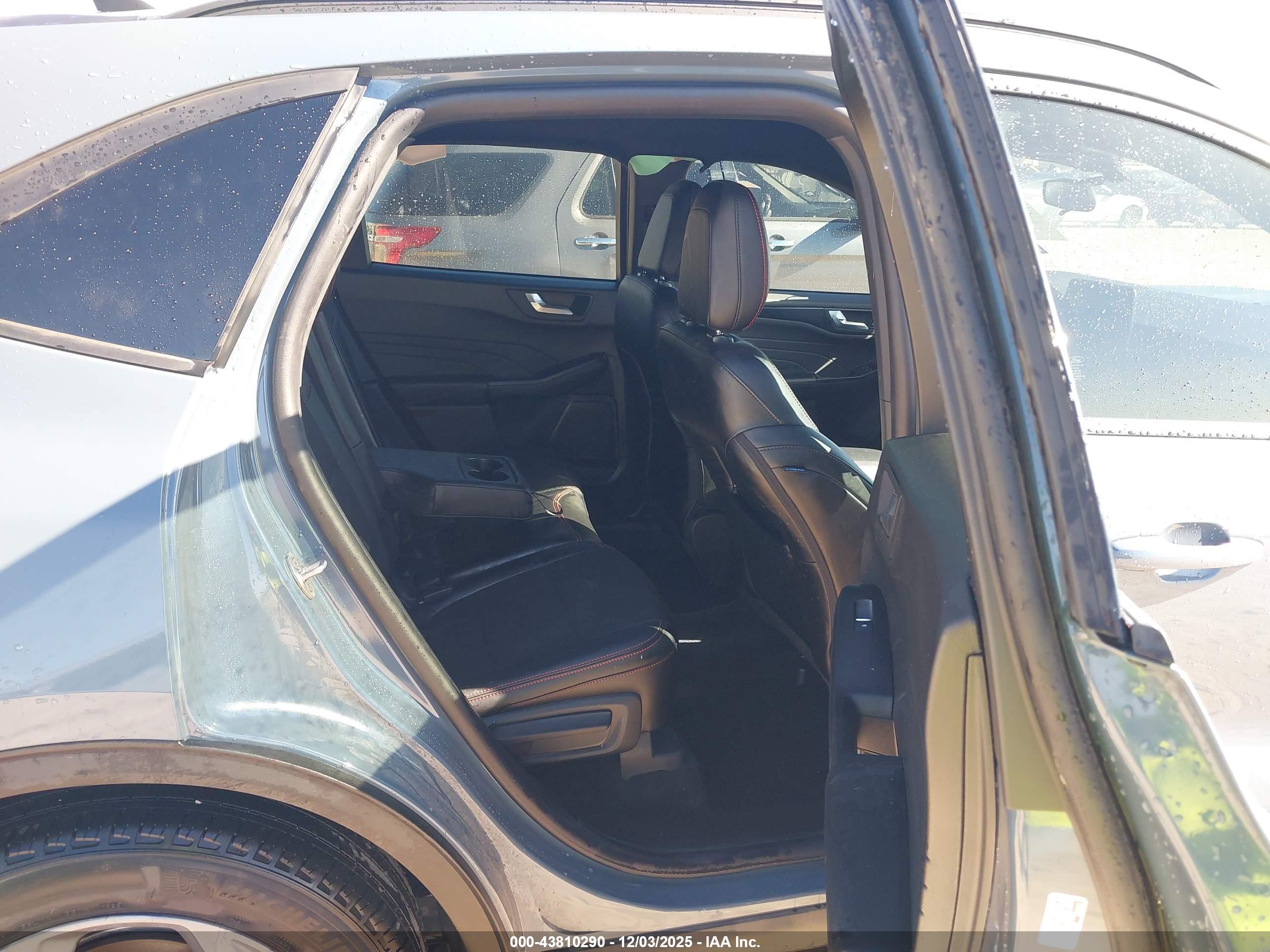 FORD ESCAPE image 8