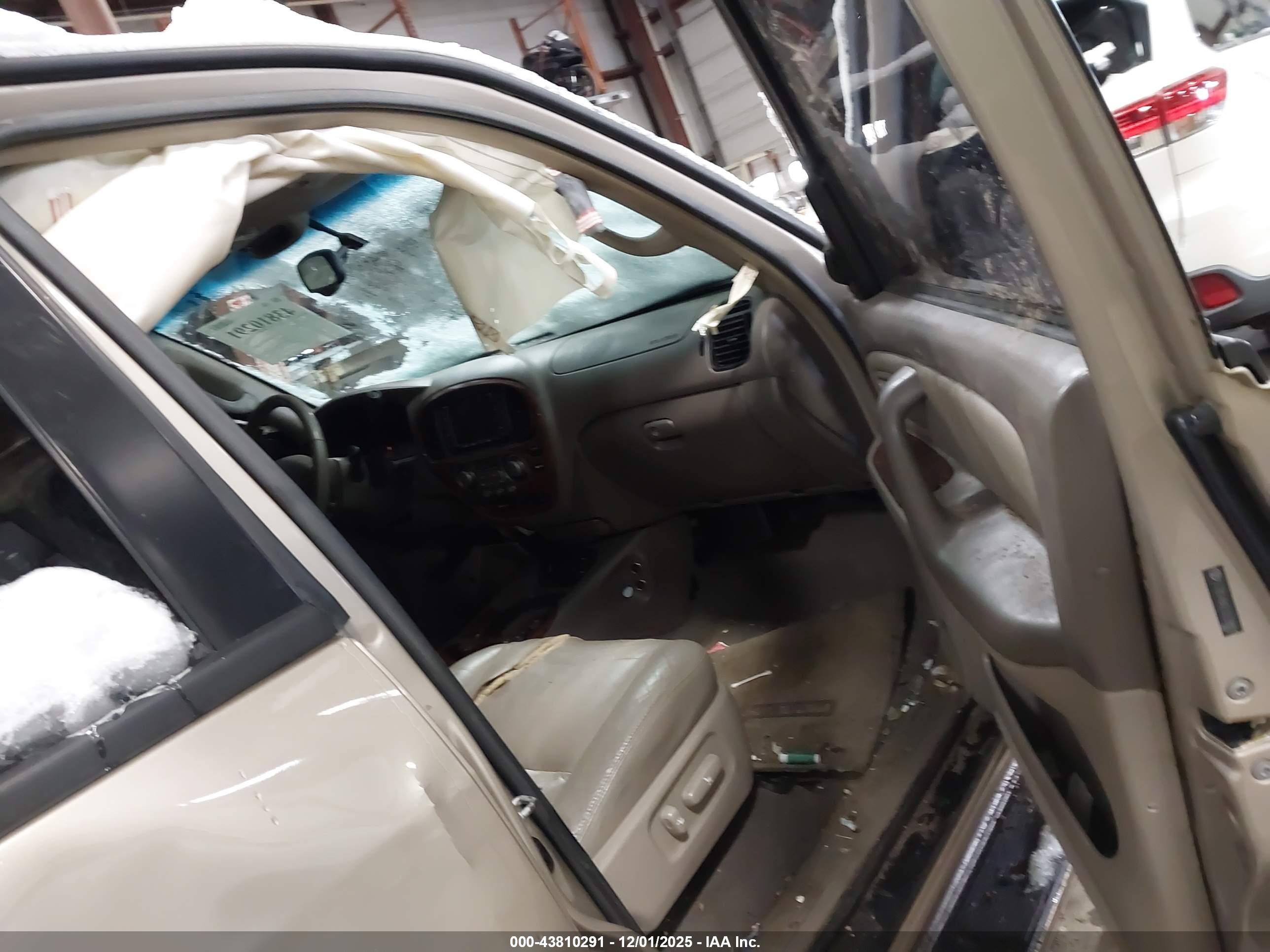 TOYOTA SEQUOIA image 5