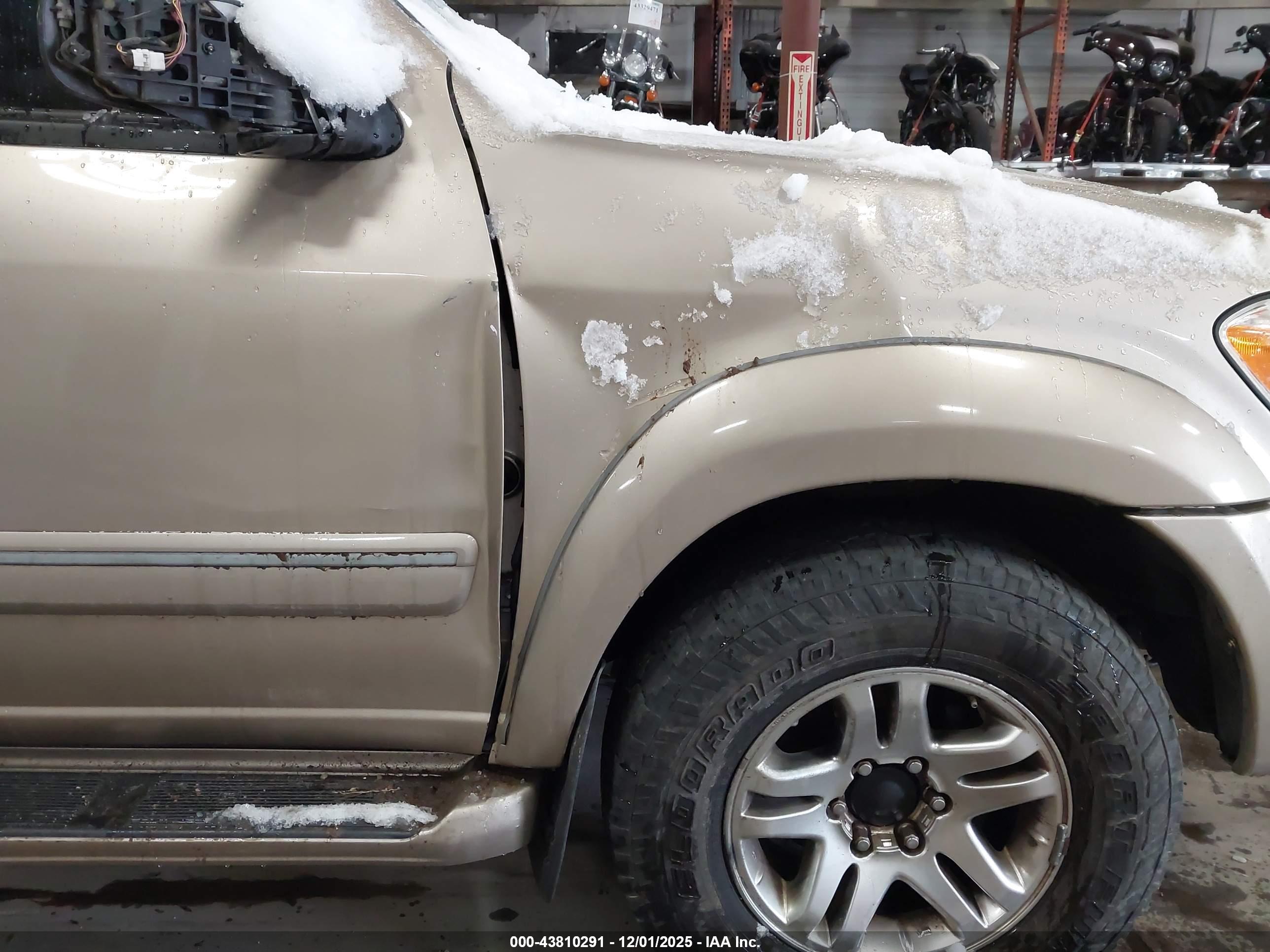 TOYOTA SEQUOIA image 6