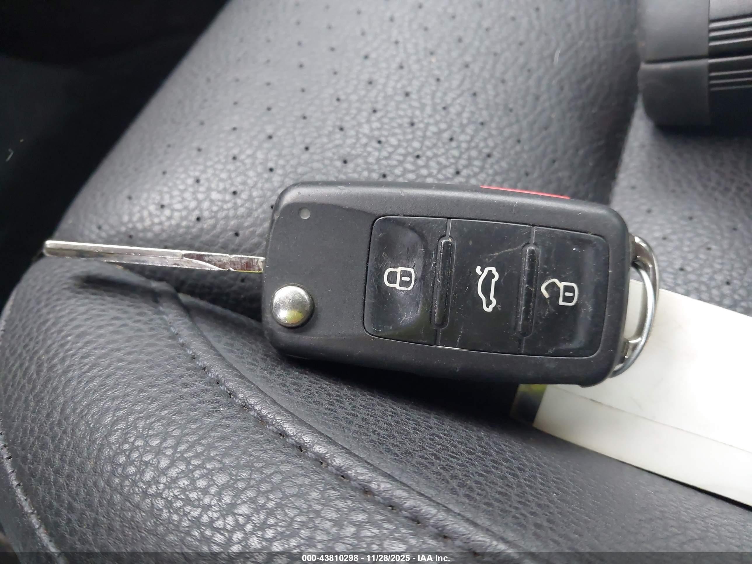 VOLKSWAGEN TIGUAN image 11