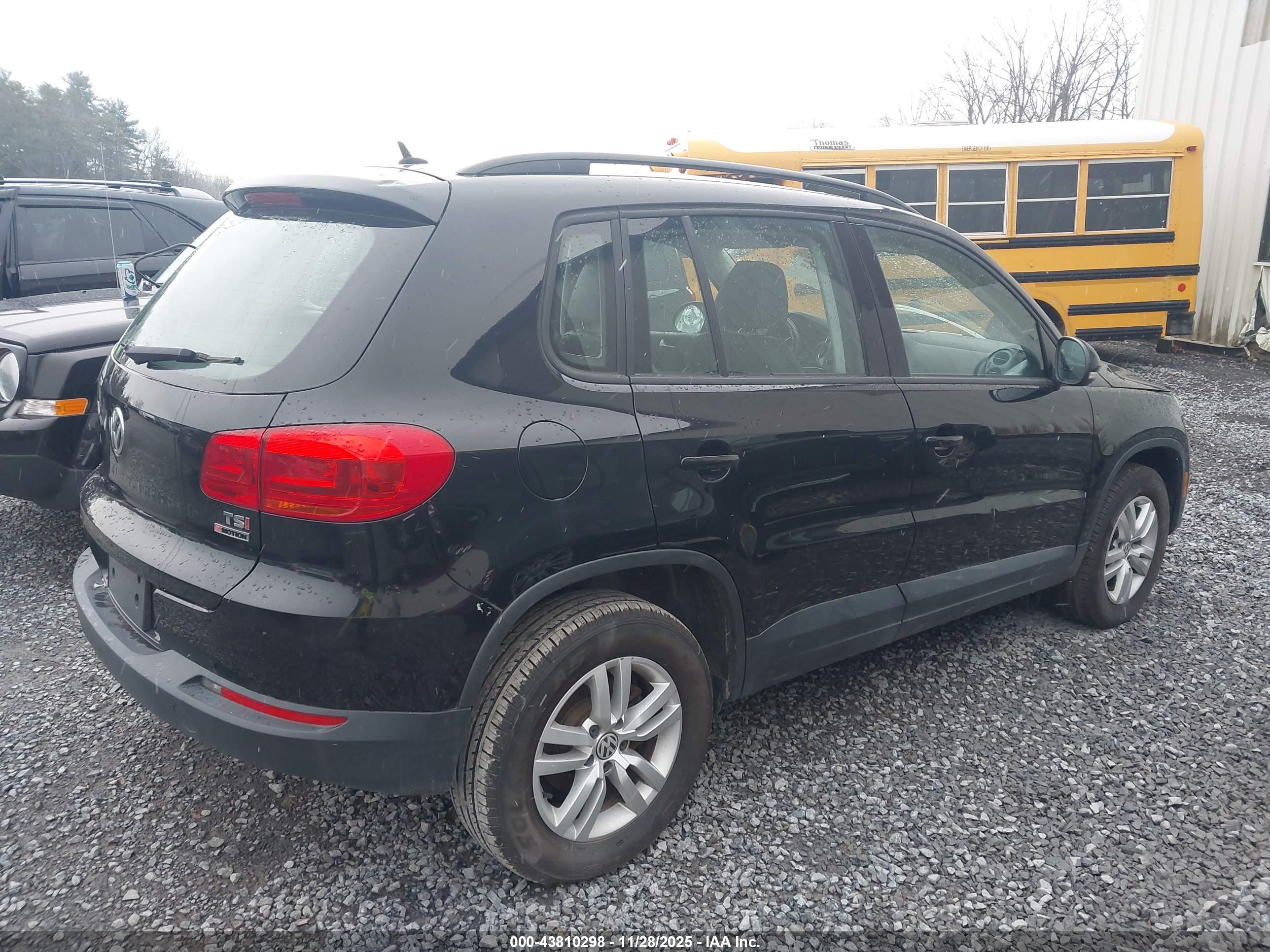 VOLKSWAGEN TIGUAN image 4