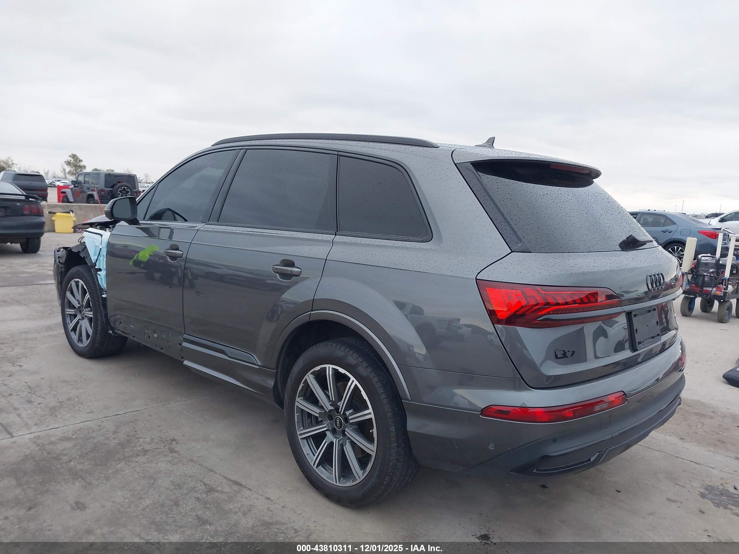 AUDI Q7 image 3