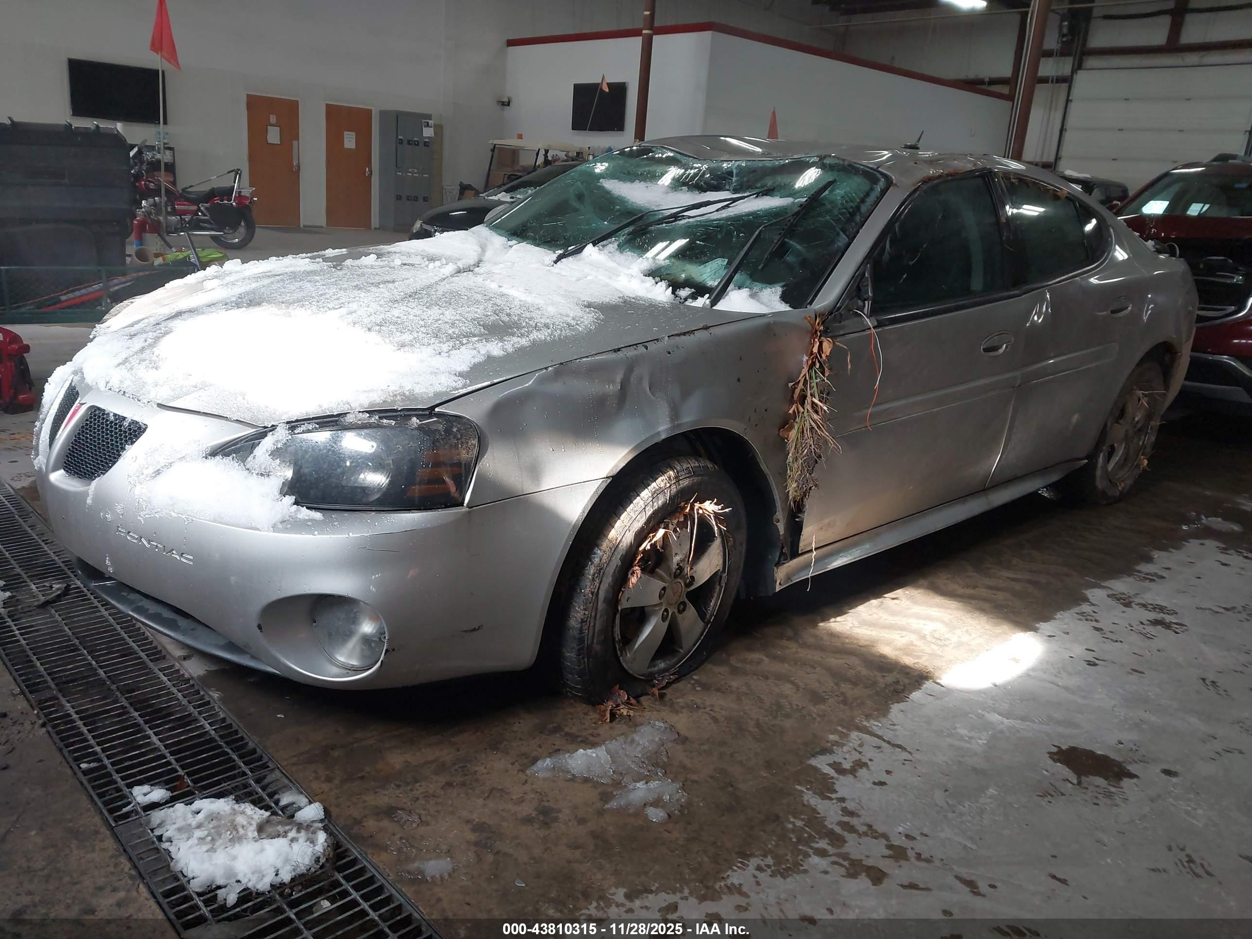 PONTIAC GRAND image 2
