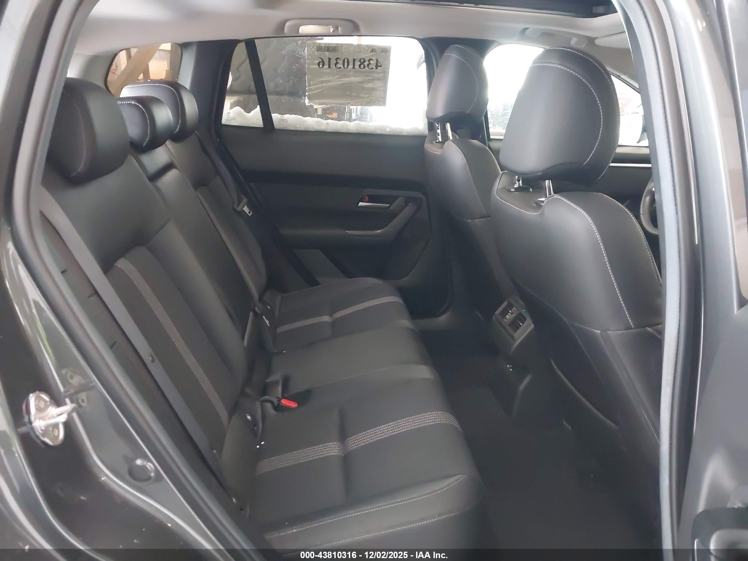 MAZDA CX-50 image 8