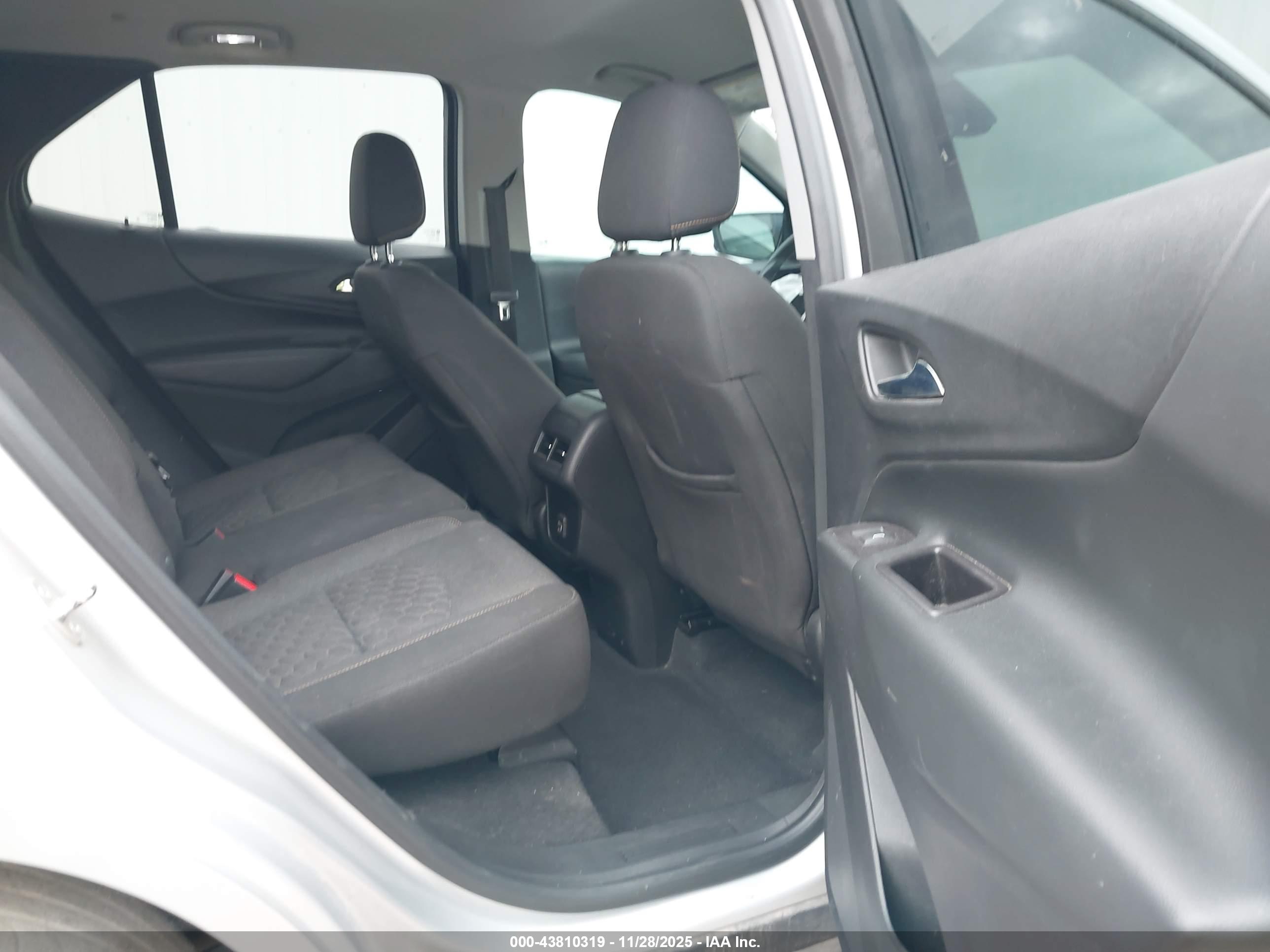 CHEVROLET EQUINOX image 8