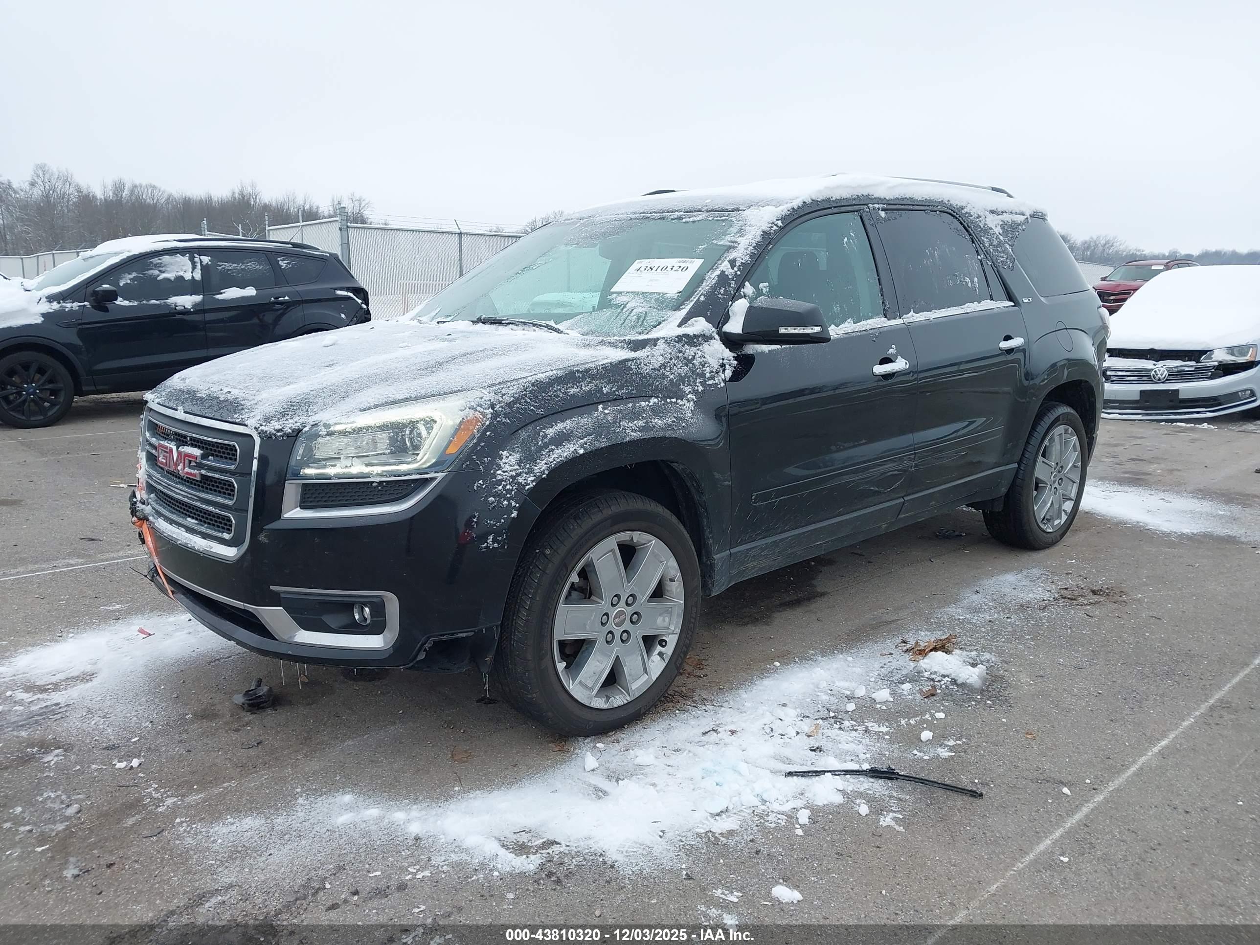 GMC ACADIA image 2