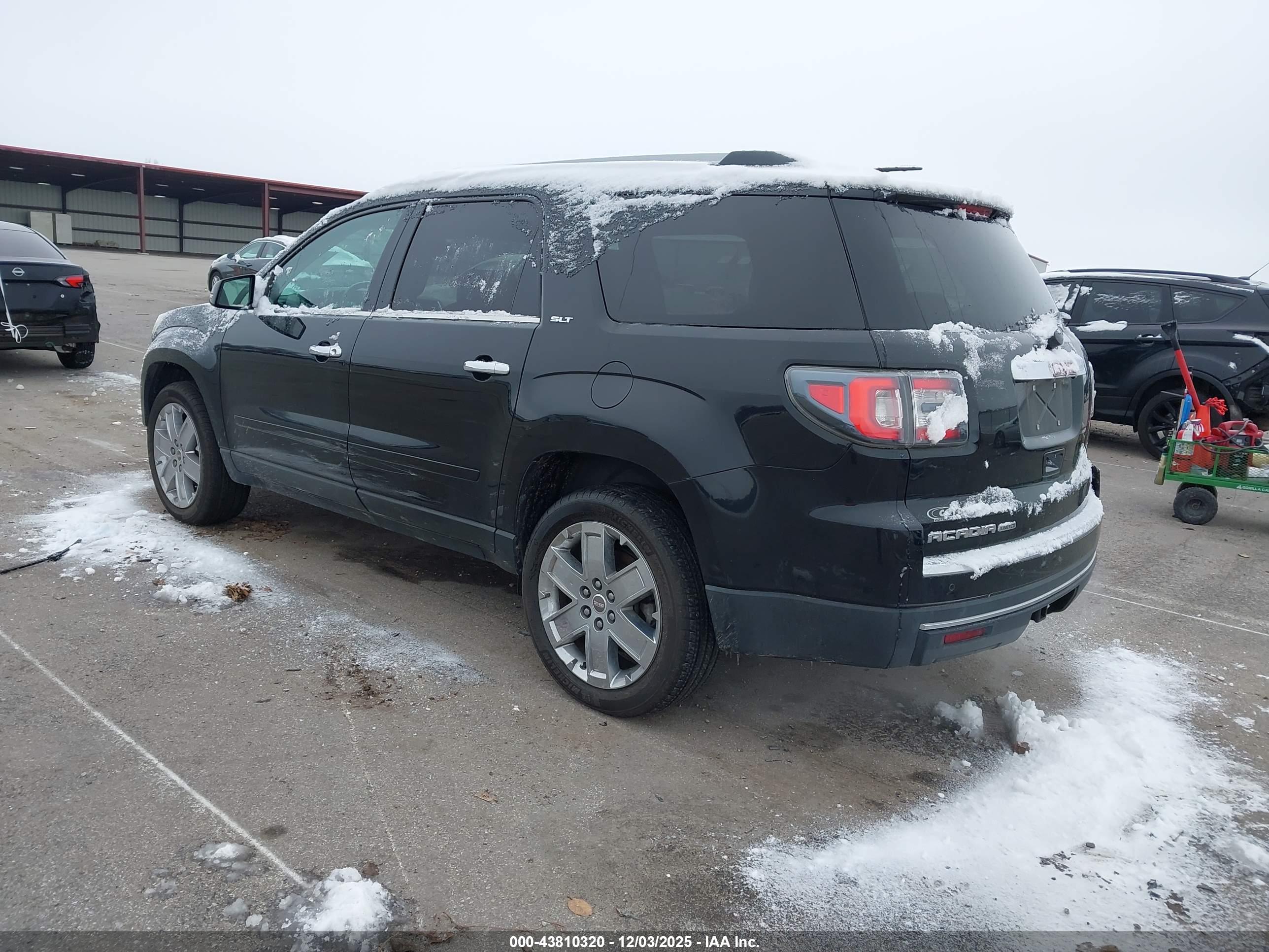 GMC ACADIA image 3