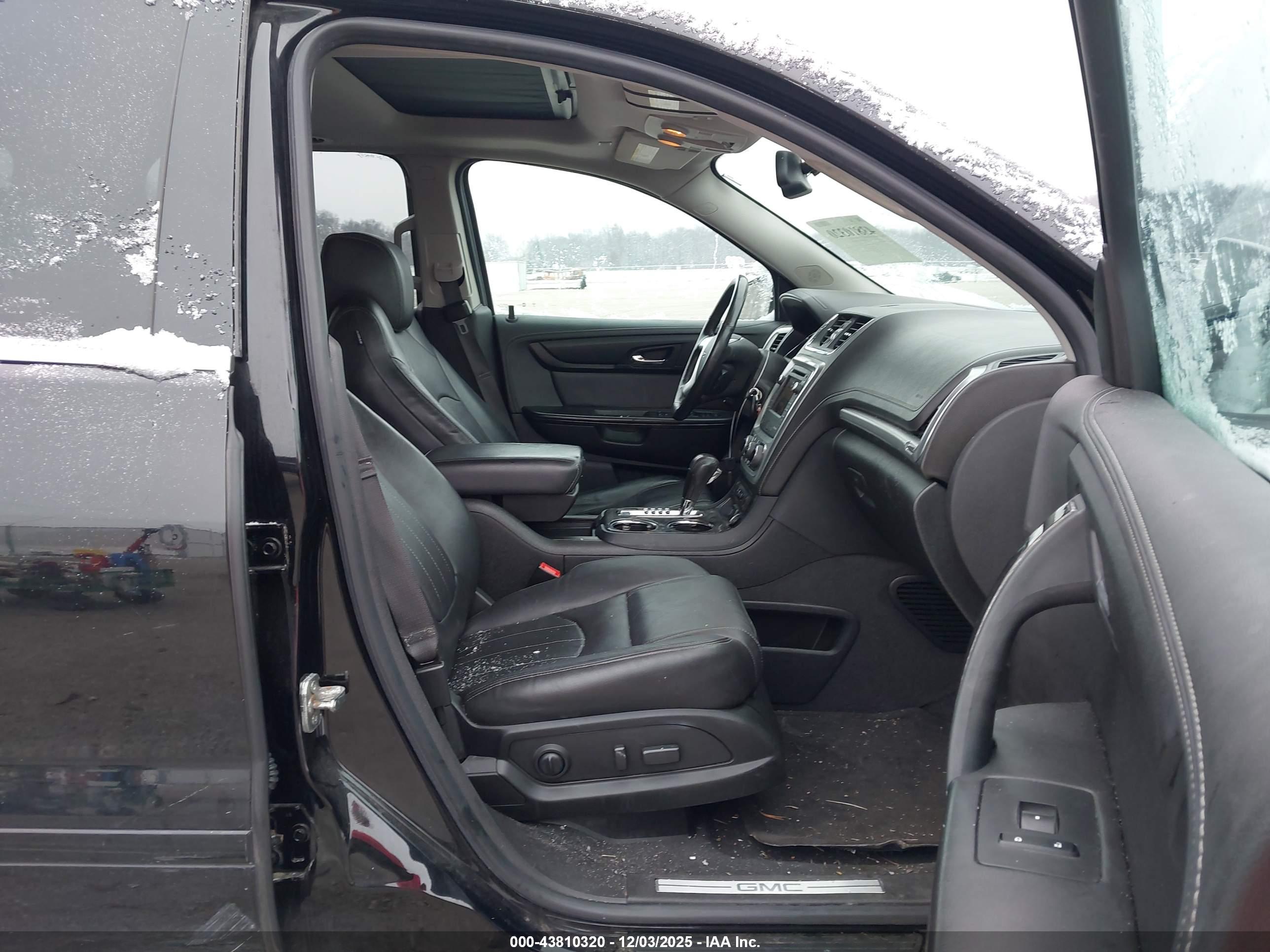 GMC ACADIA image 5