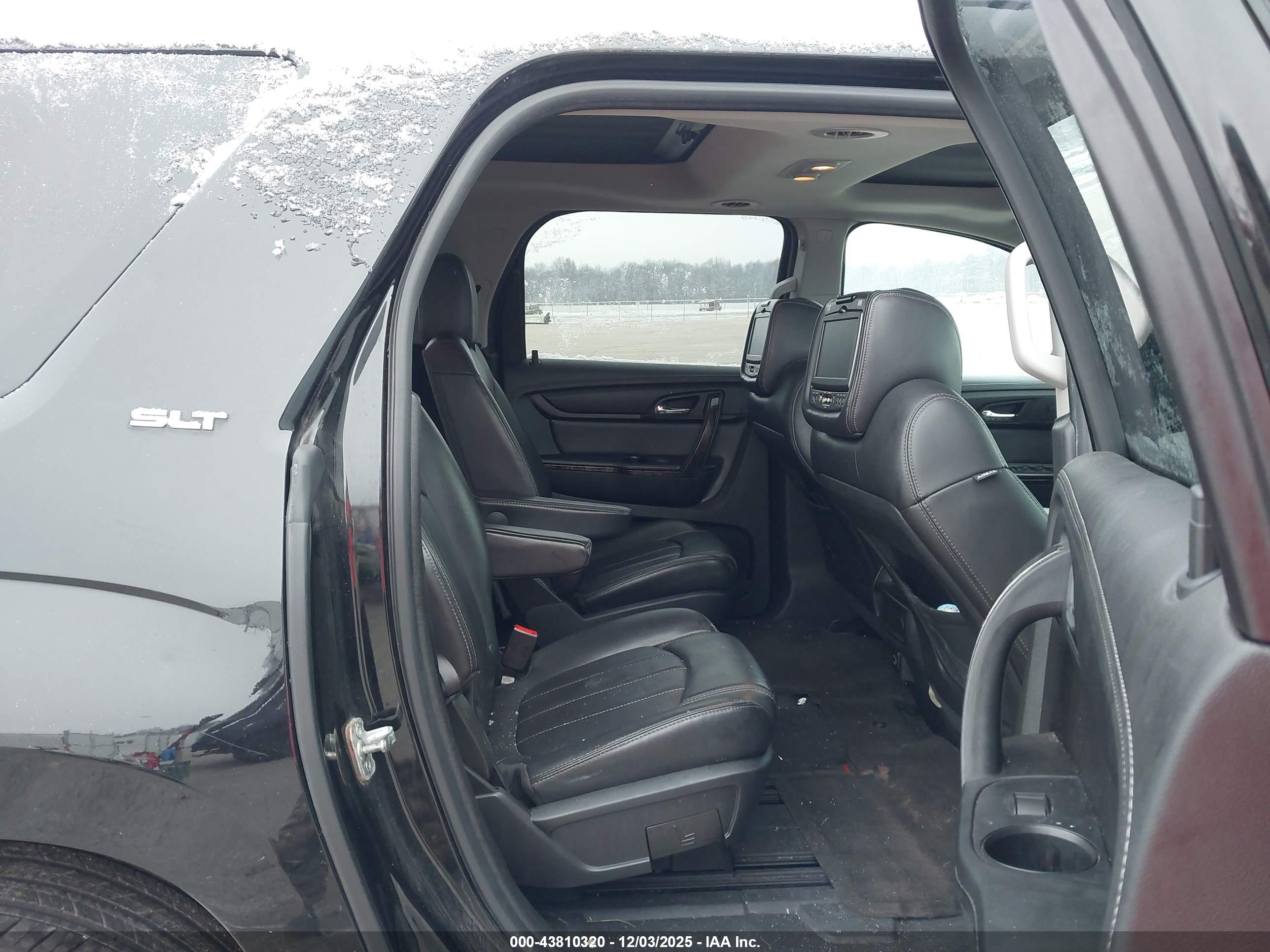 GMC ACADIA image 8