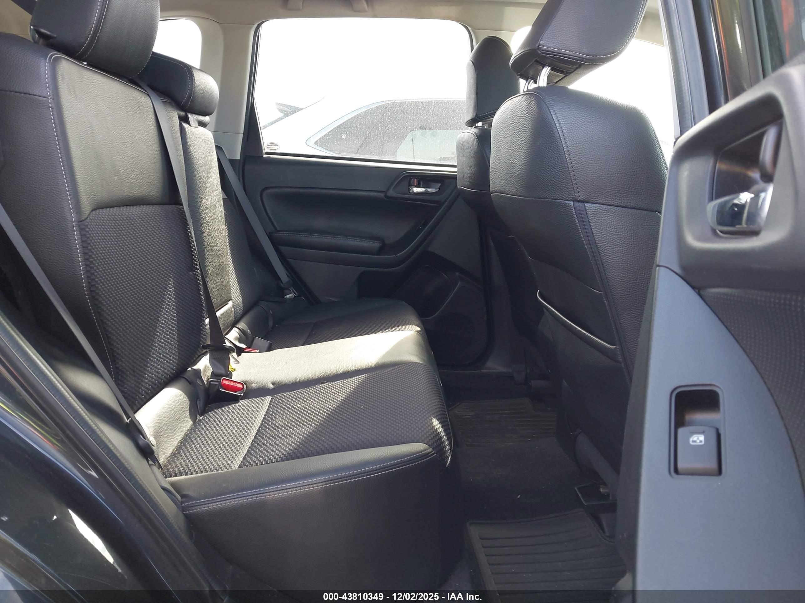 SUBARU FORESTER image 8