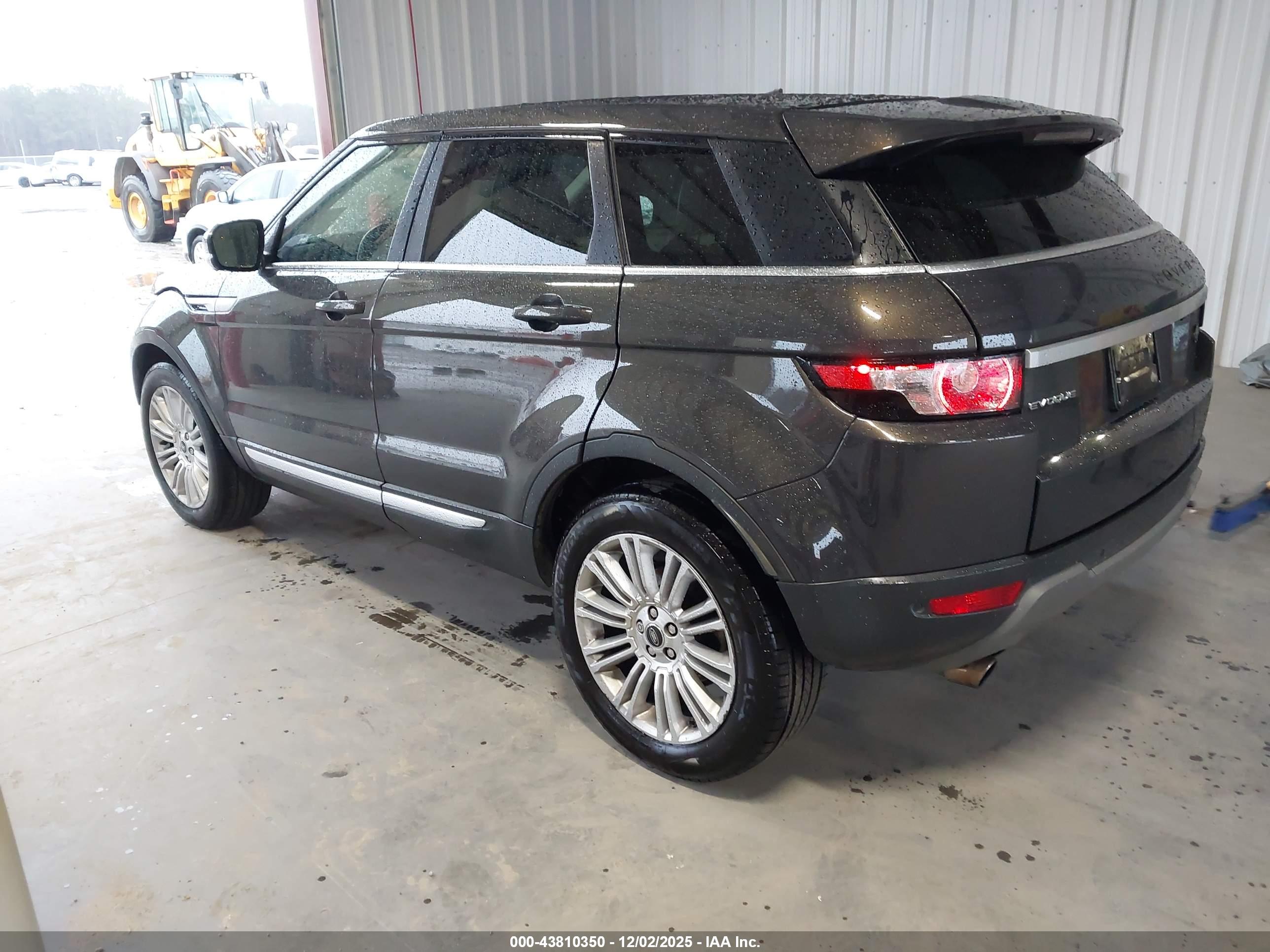 LAND ROVER image 3