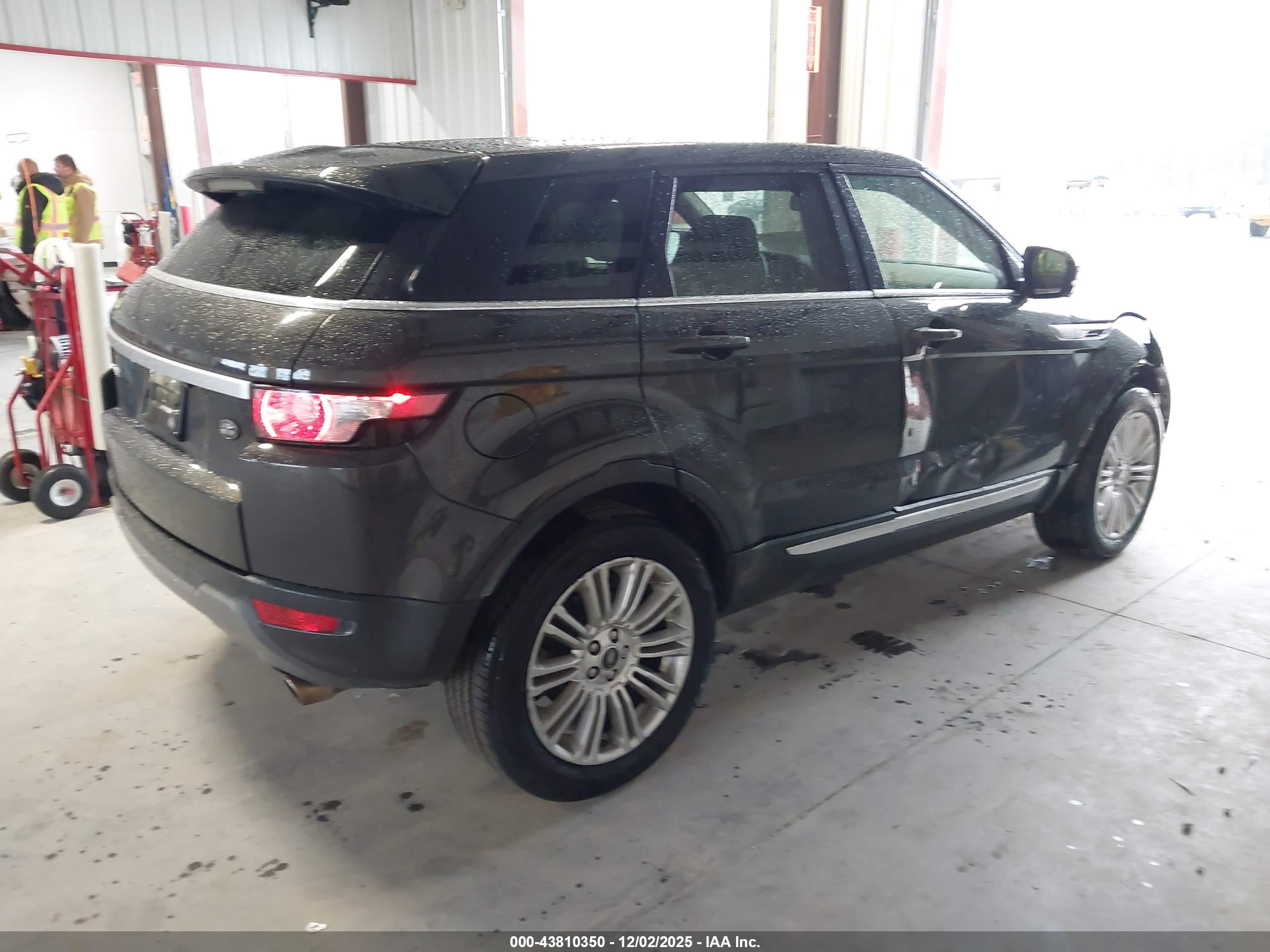 LAND ROVER image 4