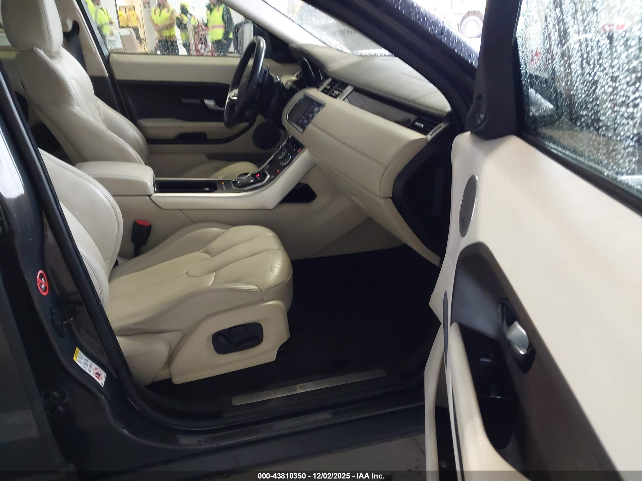 LAND ROVER image 5