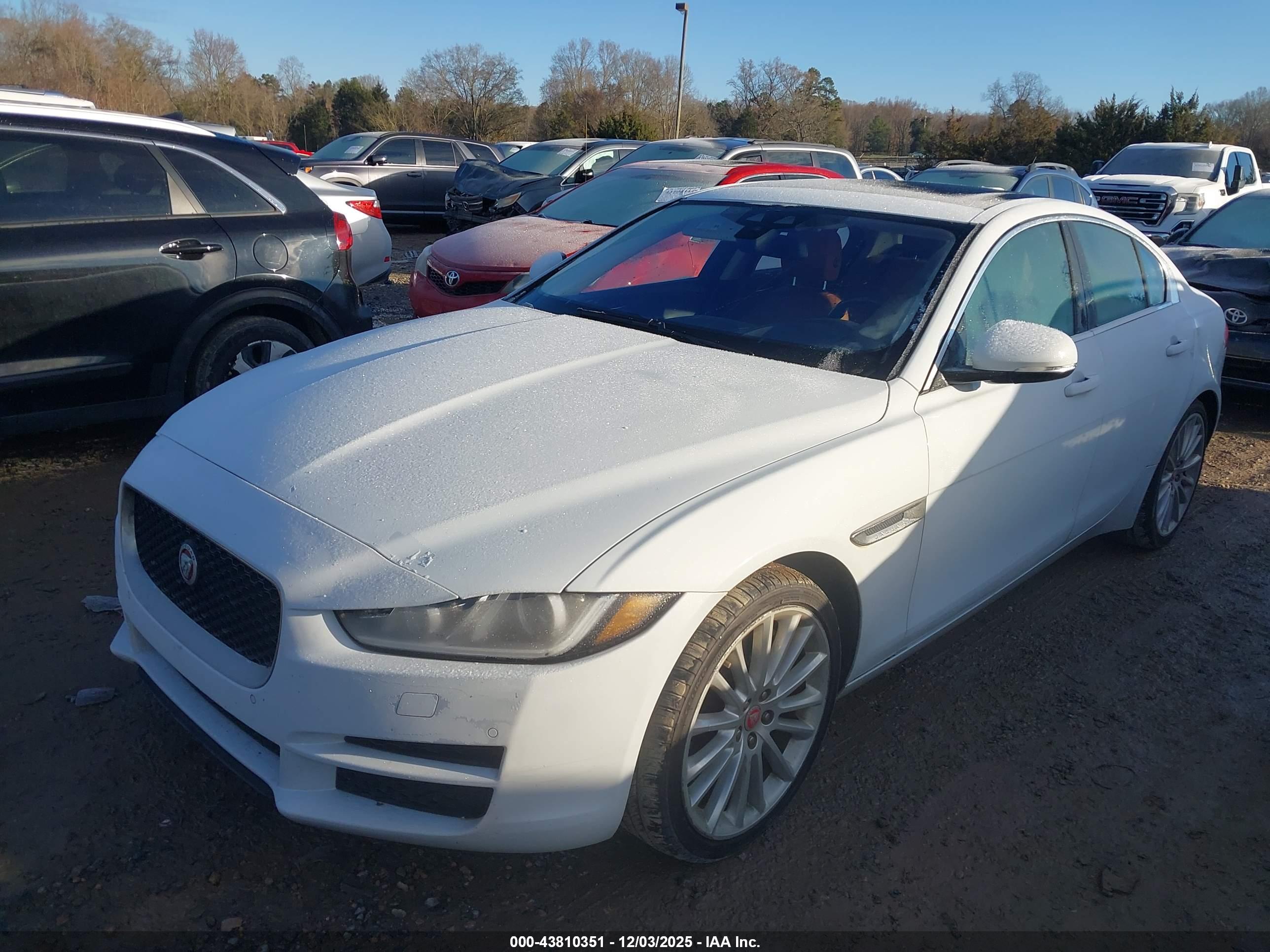 JAGUAR XE image 2