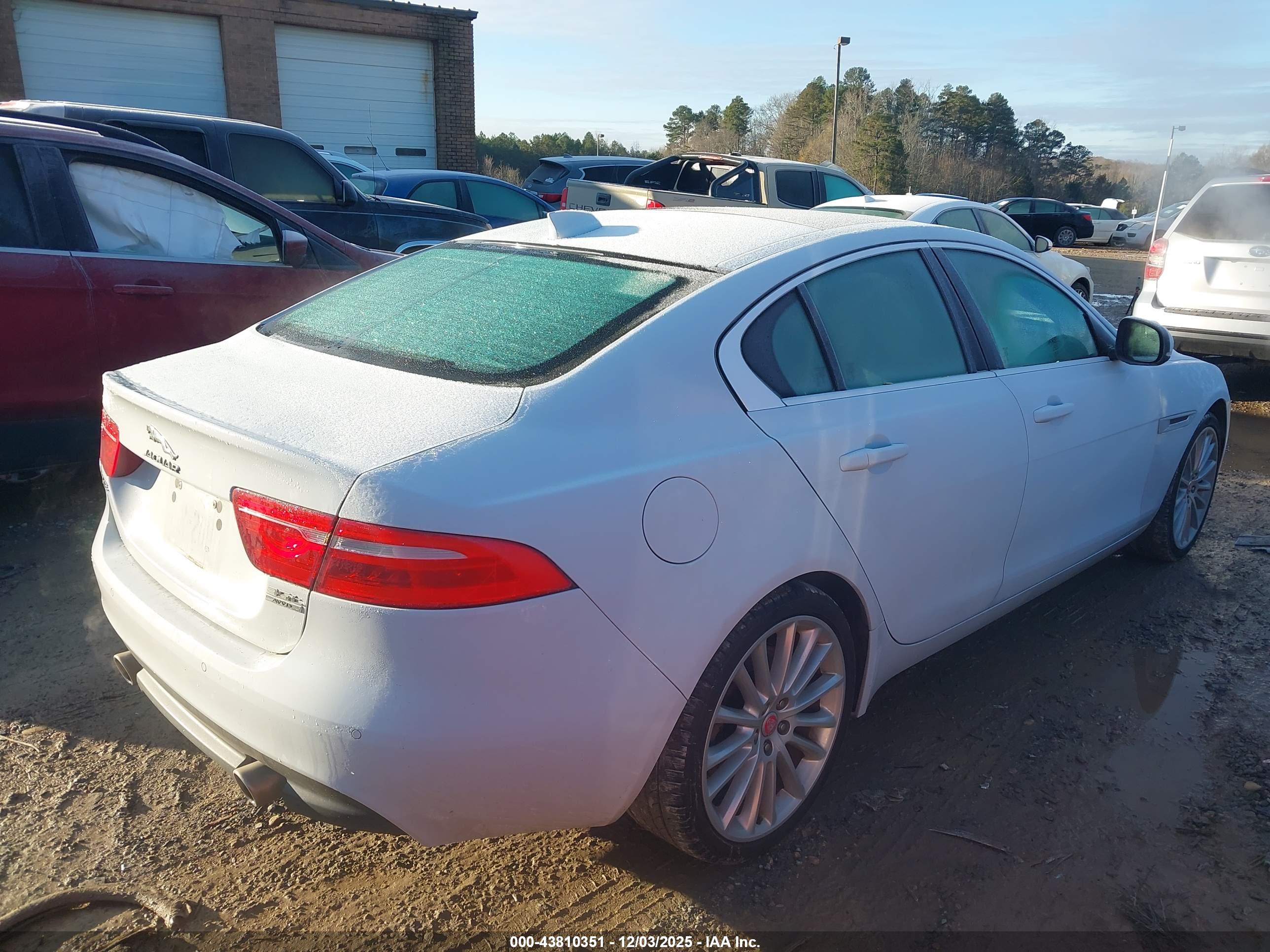 JAGUAR XE image 4