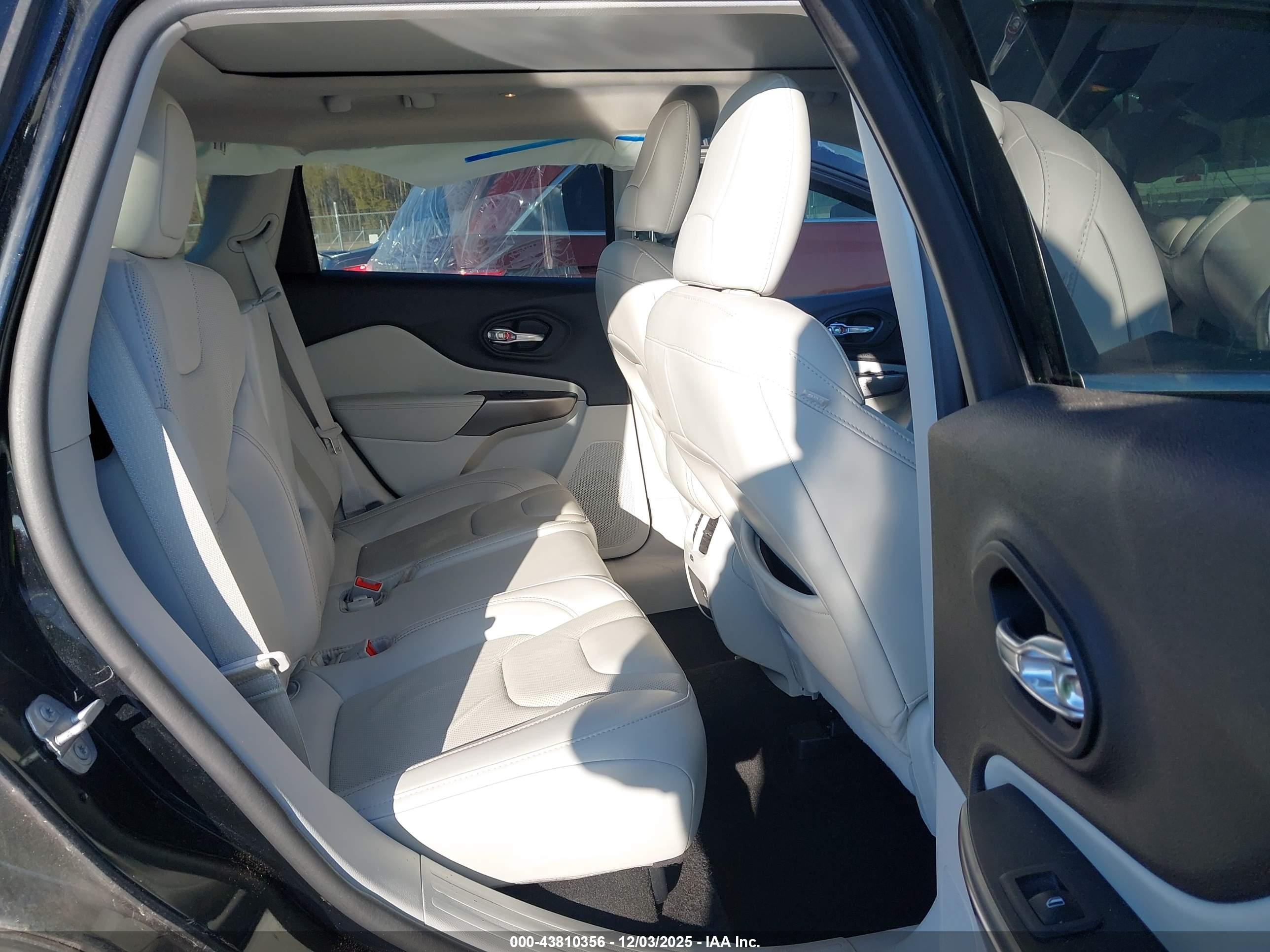 JEEP CHEROKEE image 8