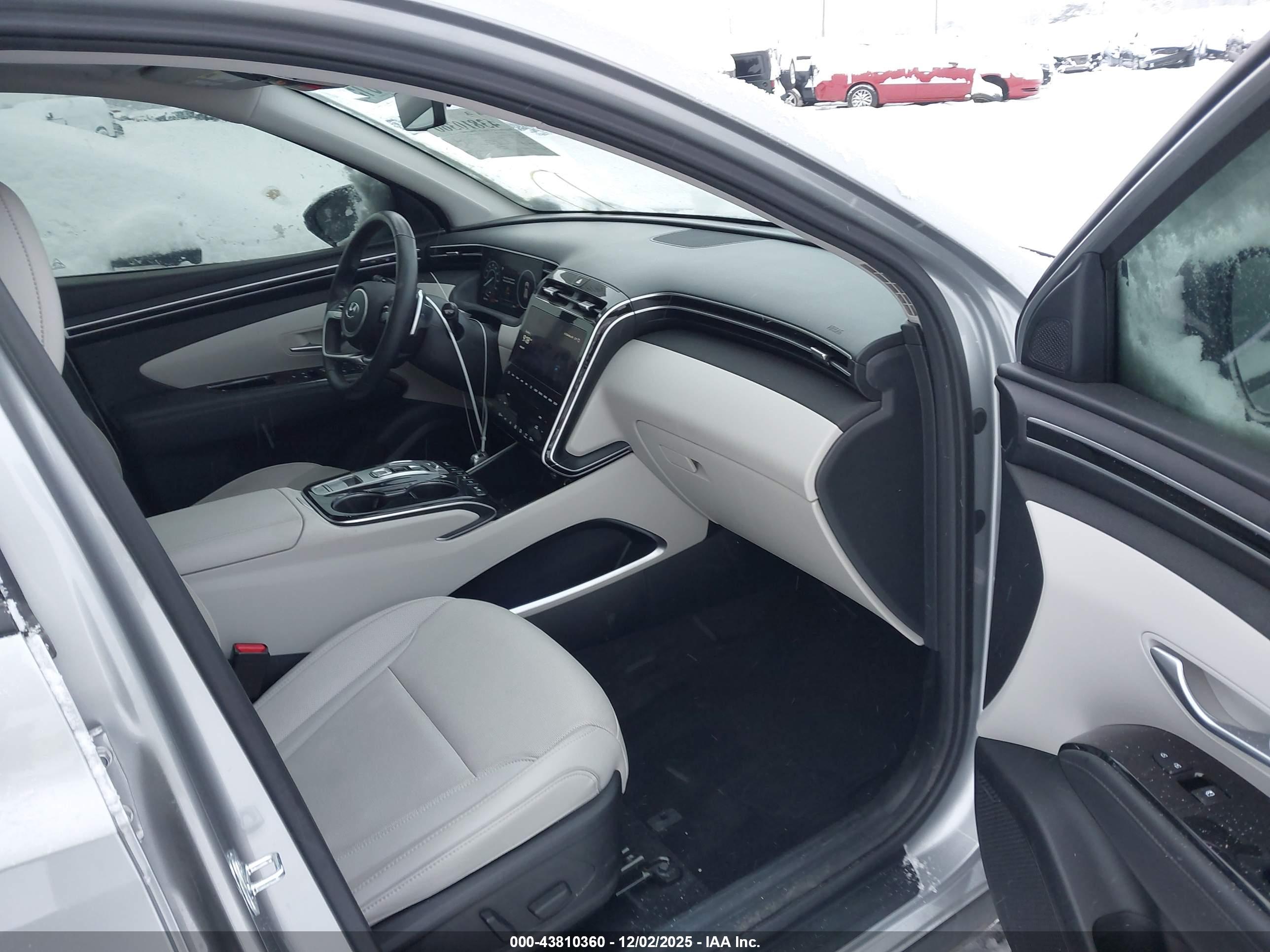 HYUNDAI TUCSON image 5
