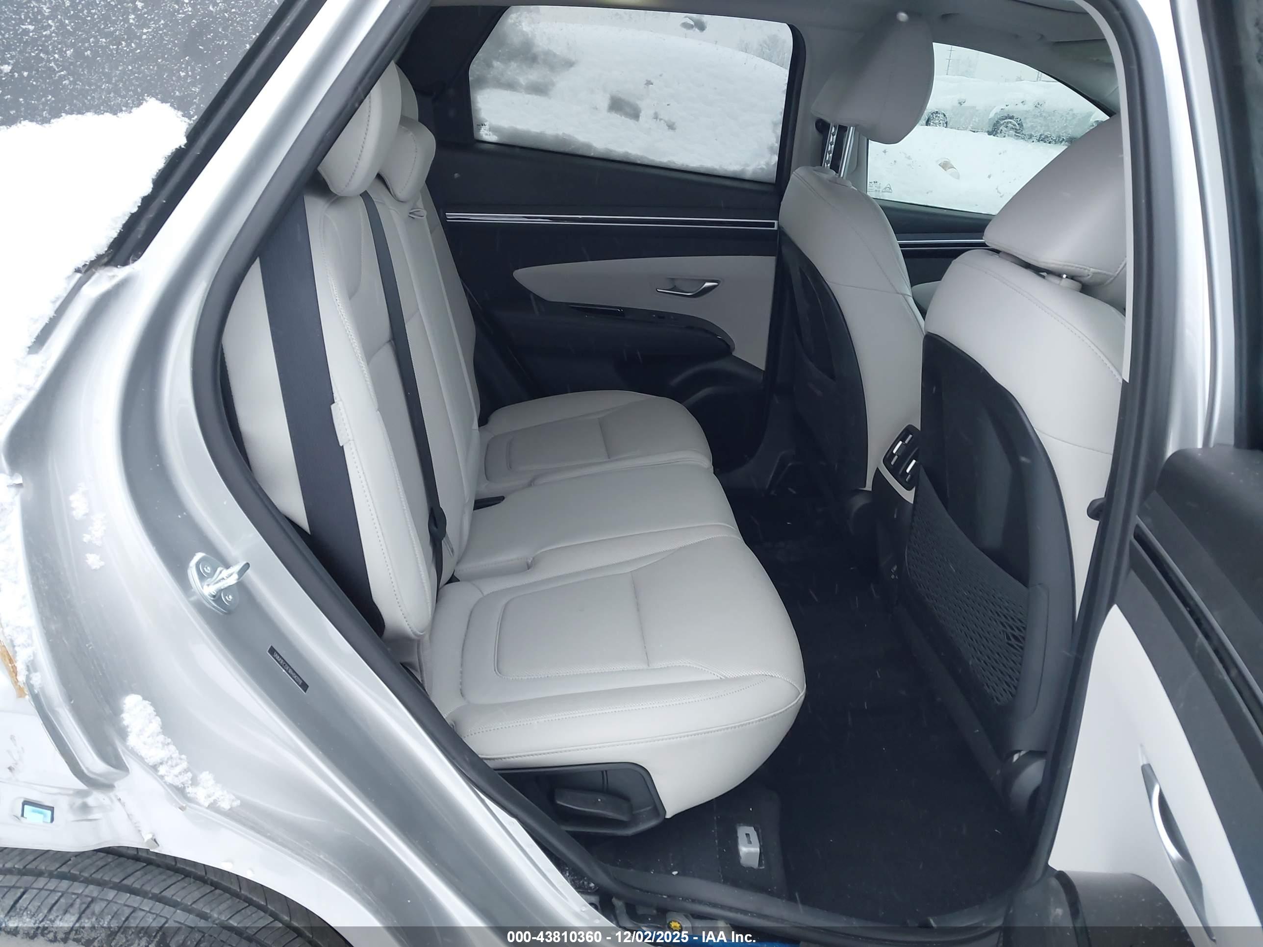 HYUNDAI TUCSON image 8