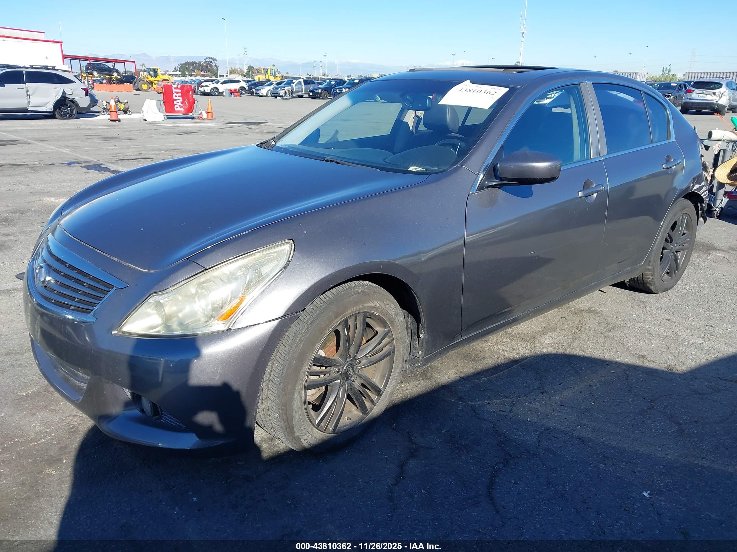 INFINITI G37 image 2