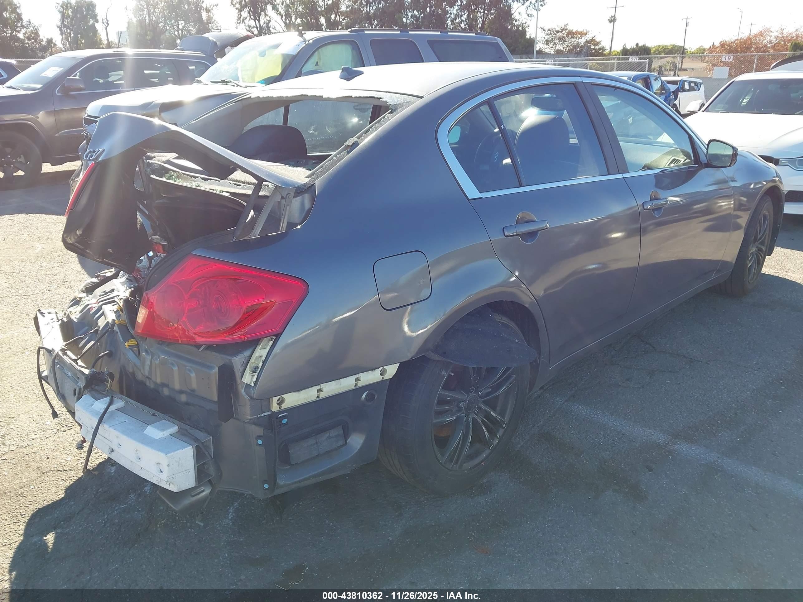 INFINITI G37 image 4